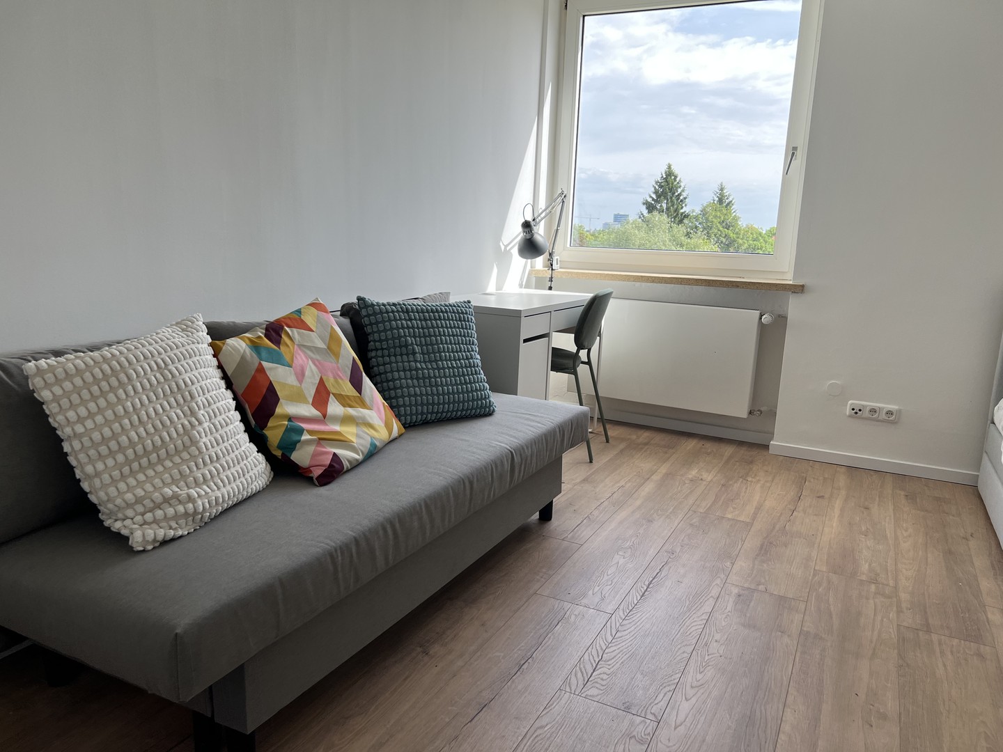 frisch saniert, voll möbliertes Apartment in super Lage! Neues Bad + Einbauküche – München – Vorschaubild 5