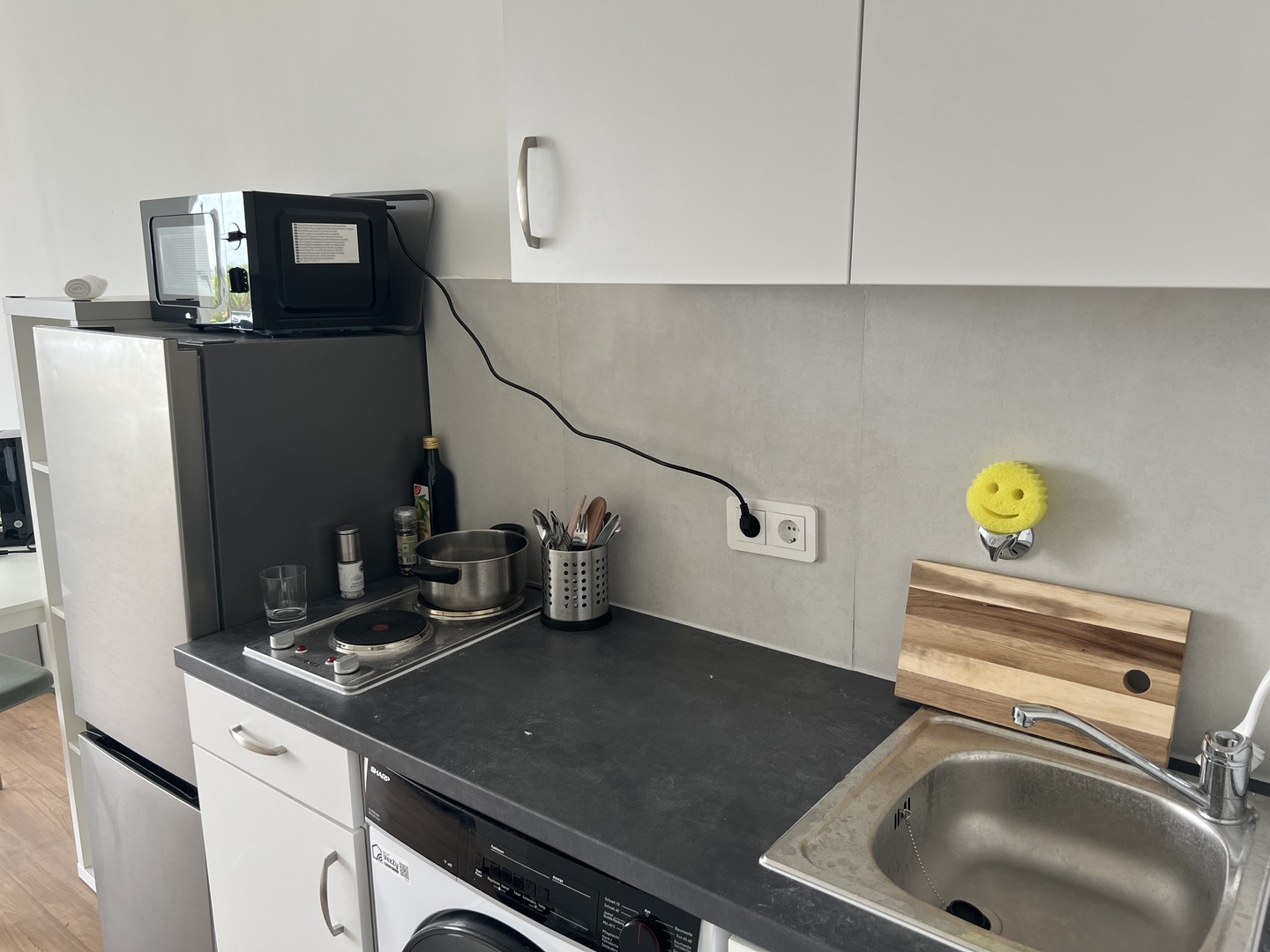 frisch saniert, voll möbliertes Apartment in super Lage! Neues Bad + Einbauküche – München – Vorschaubild 6
