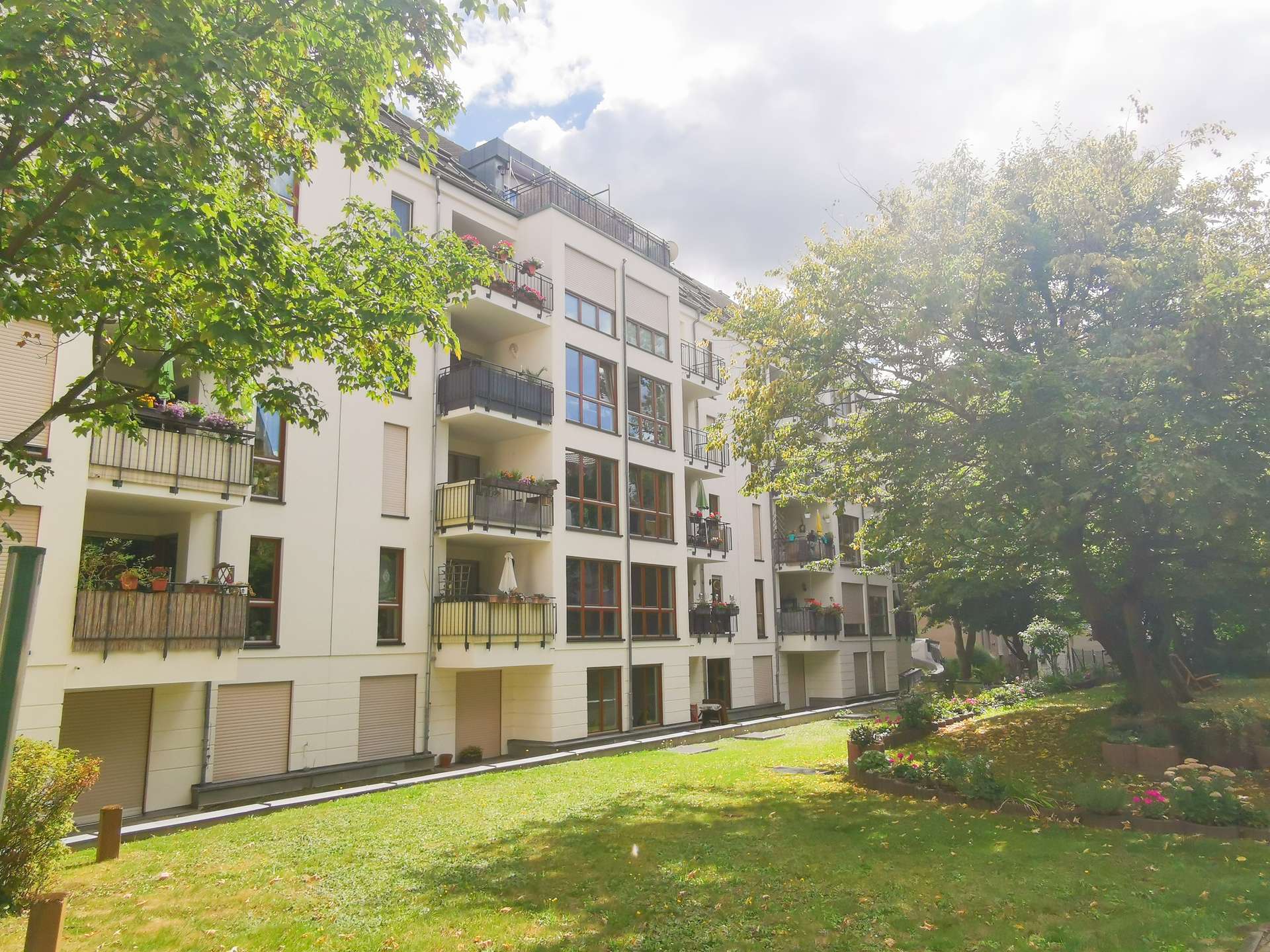 Helles und großzügiges Apartment mit Einbauküche und Tiefgaragenstellplatz – Leipzig – Vorschaubild 2
