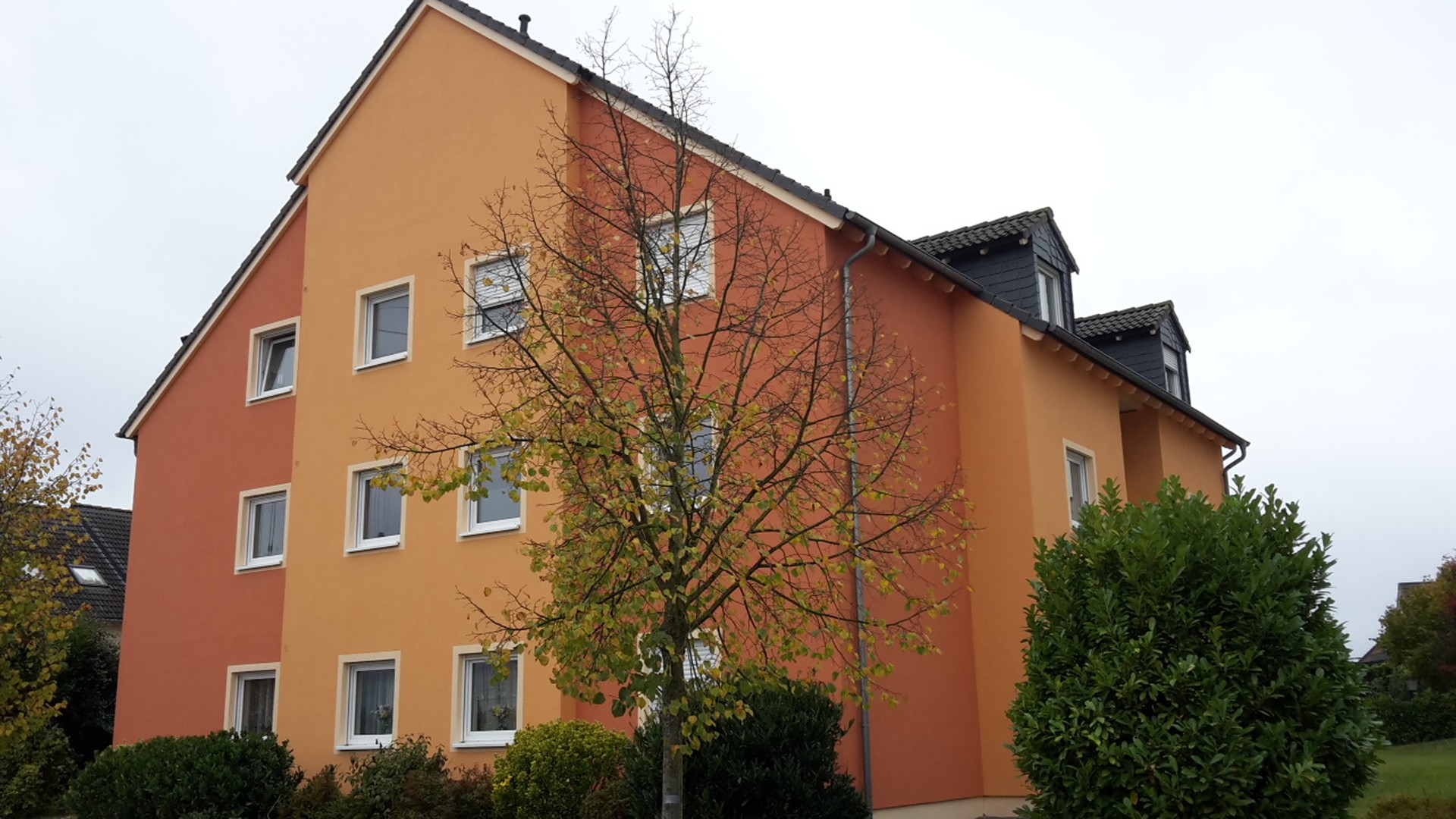 Neuwertige, sehr helle 5 Zimmer Wohnung mit schönem Fernblick