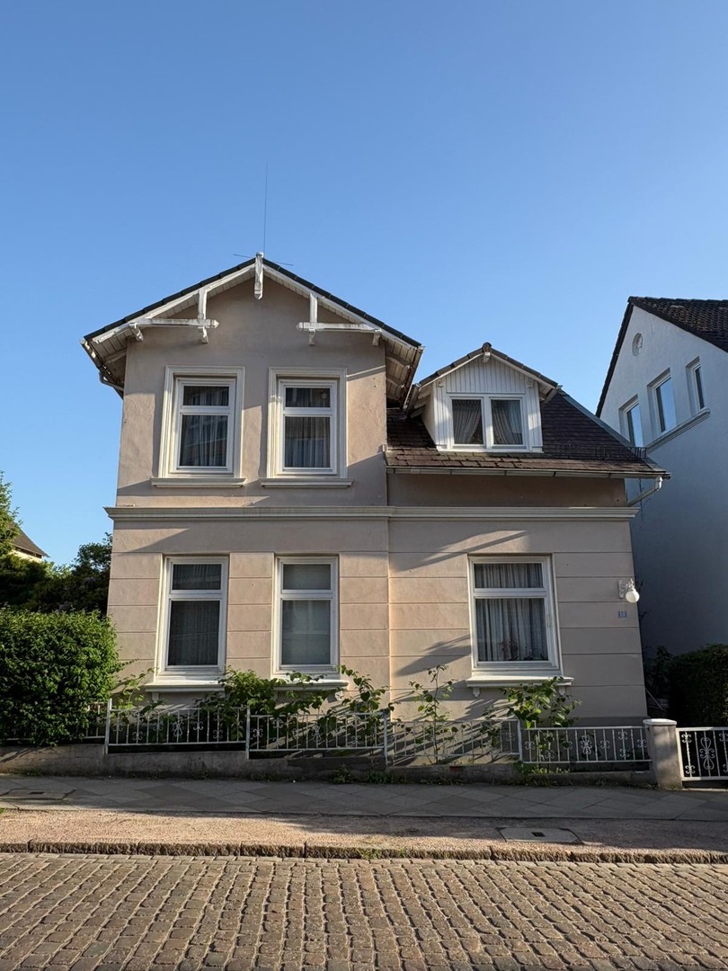 Charmante Altbauvilla in begehrter Lage von Hamburg Bergedorf – Hamburg – Bild 1 von 9