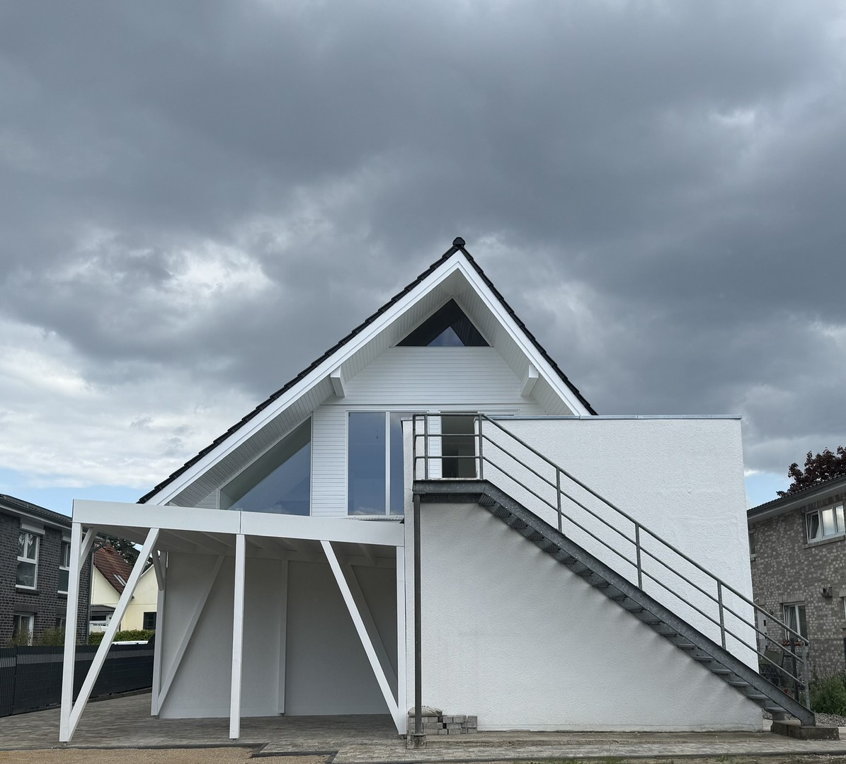 Großes Einfamilienhaus mit Einliegerwohnung in Hamburg Schnelsen – Hamburg – Bild 1 von 9