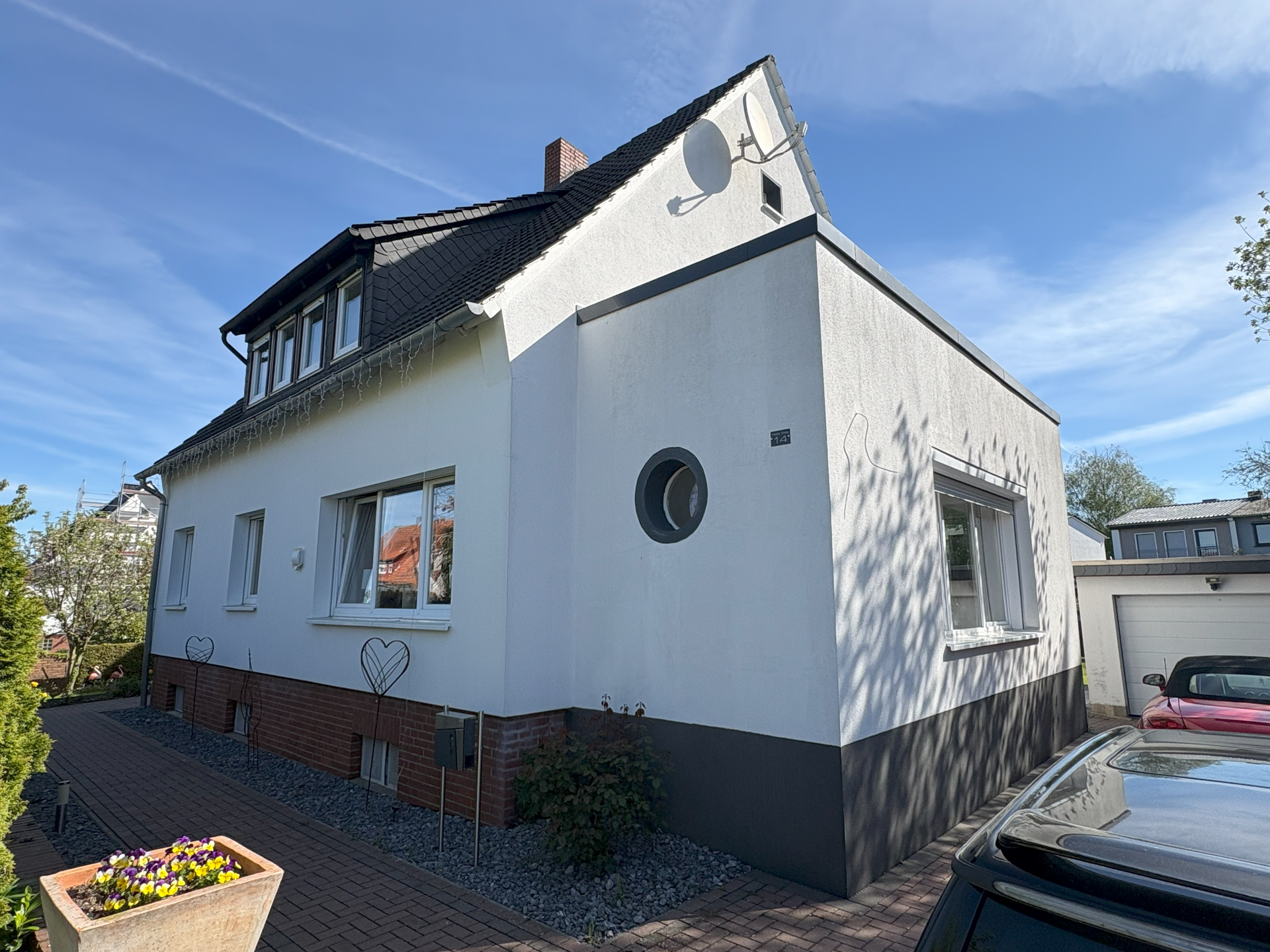 Ansprechendes Einfamilienhaus mit extra viel Platz auf rund 245 m² – Minden – Bild 1 von 25