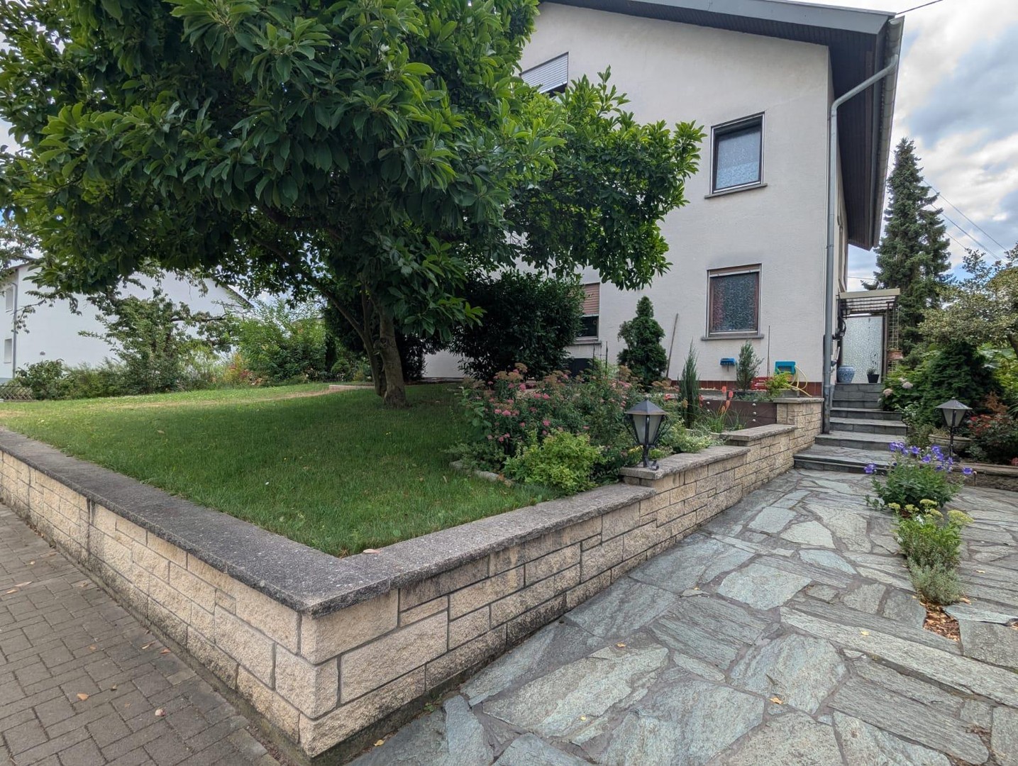 Vielseitiges Dreifamilienhaus in Top-Lage von Graben-Neudorf (OT Neudorf) – Graben-Neudorf – Vorschaubild 2
