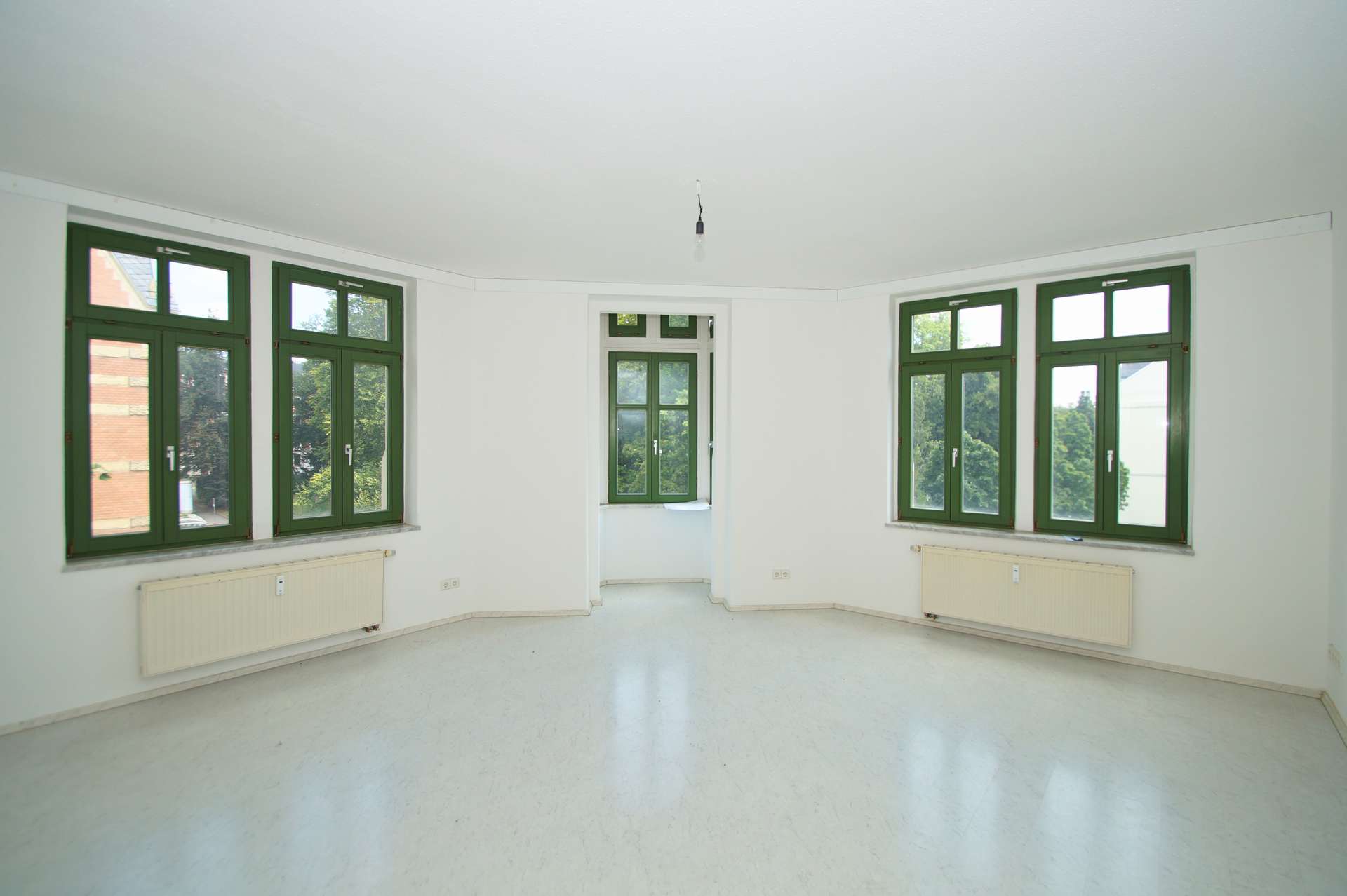 Neuer Fußboden möglich: helle 3-Zimmerwohnung mit Gäste-WC, Dusche + Wanne! – Chemnitz – Vorschaubild 10