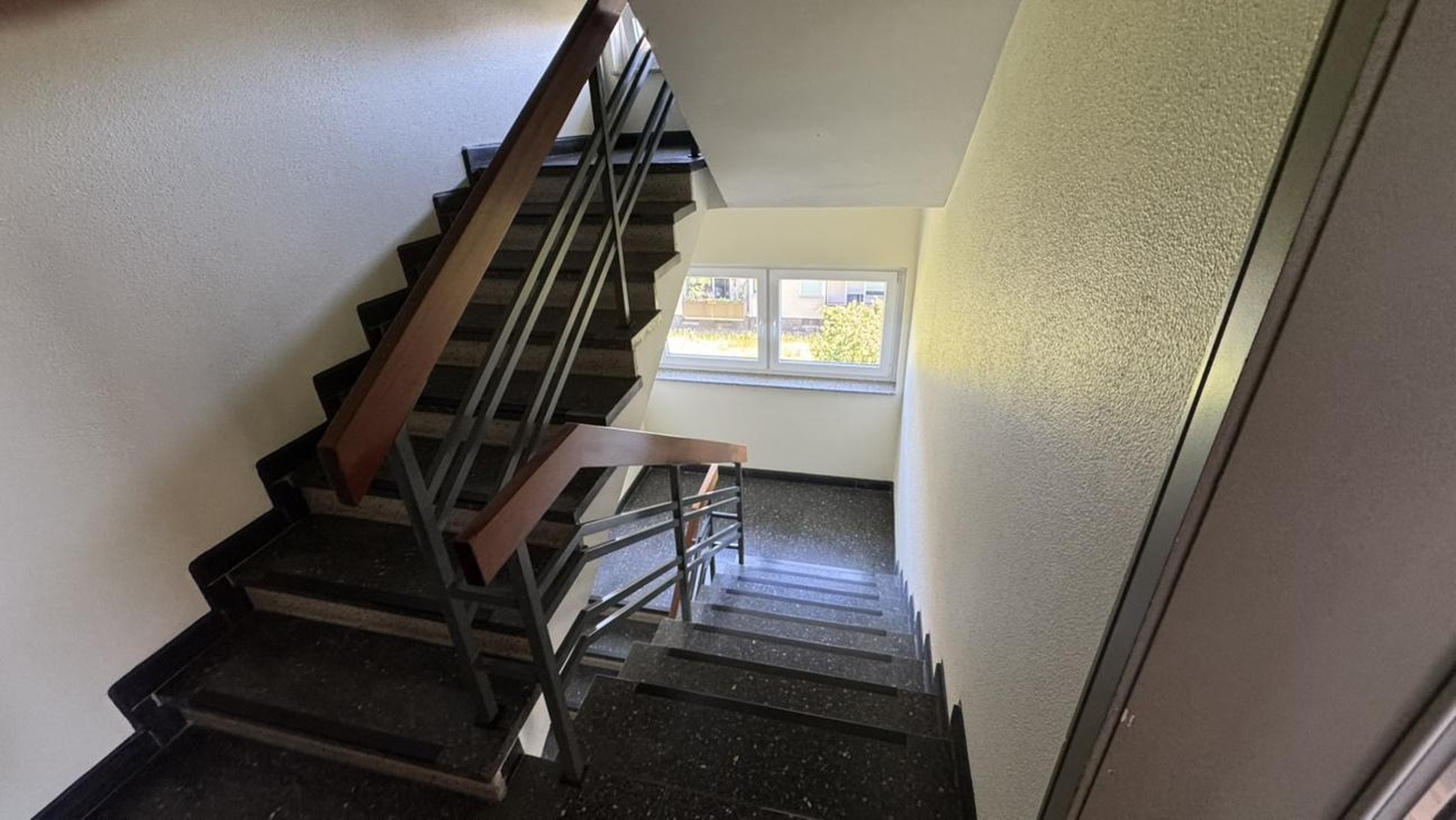 Sofort bezugsfertig - Sanierte und möblierte Eigentumswohnung in Alt-Vinnhorst – Hannover – Vorschaubild 5