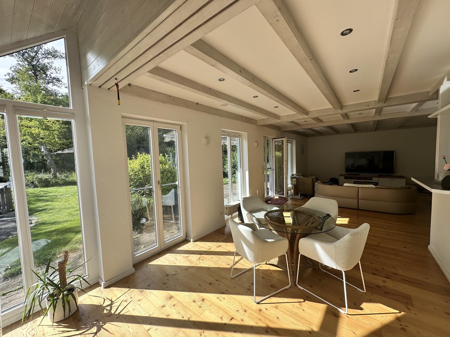 A+ Familienhaus mit Wärmepumpe, PV-Anlage & 1.355 m² Grundstück im Landkreis Dachau – Hilgertshausen-Tandern – Bild 1 von 10