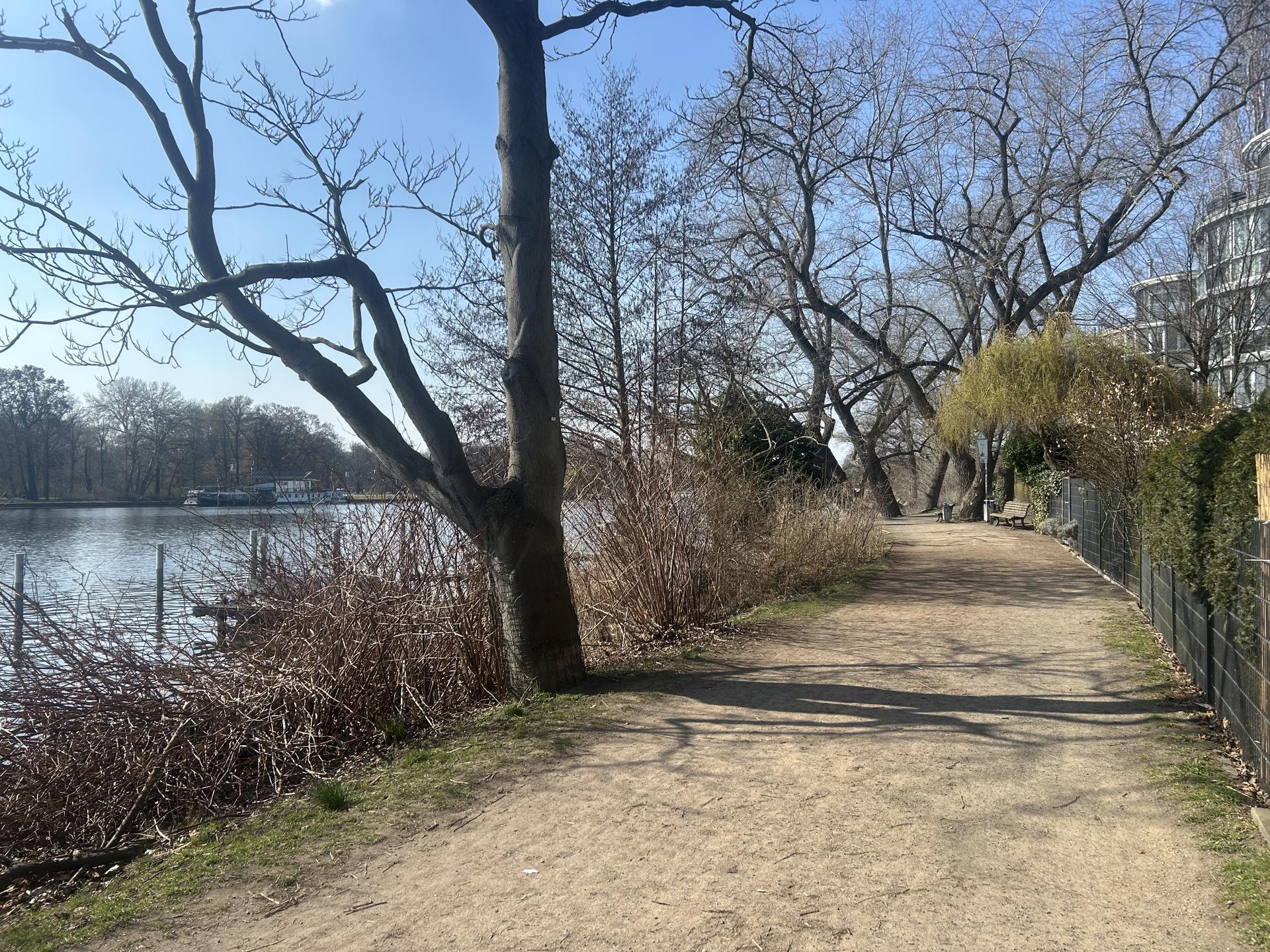 bezugsfreie Traumwohnung mit Stellplatz in Bestlage mit Blick auf die Spree – Berlin – Vorschaubild 20