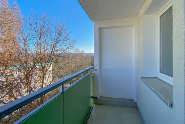 Modernes Wohngefühl: Erstbezug nach Sanierung mit großem Balkon und kostenfreien Stellplätzen – Chemnitz – Vorschaubild 2