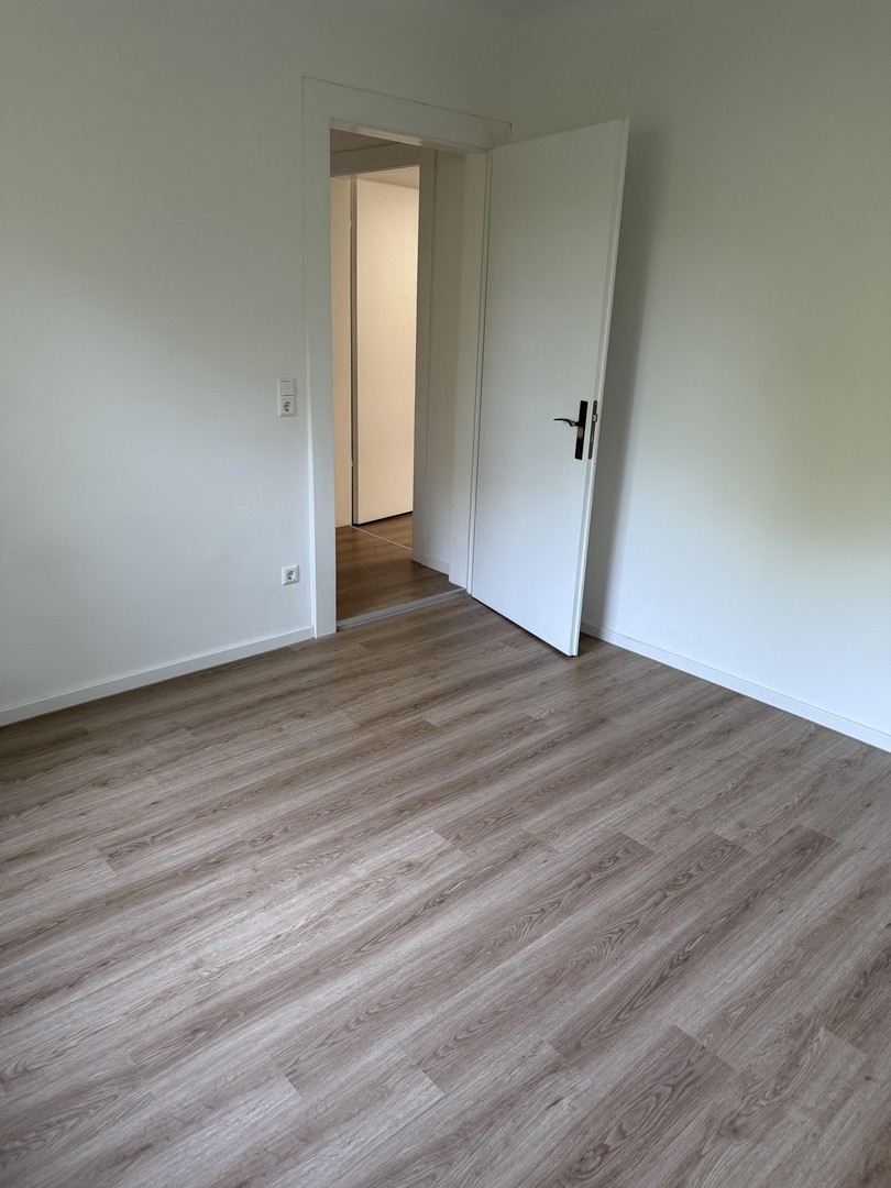 Ruhig & lichtdurchflutet – Altbau-Wohnung im Hinterhof – Stuttgart – Vorschaubild 8