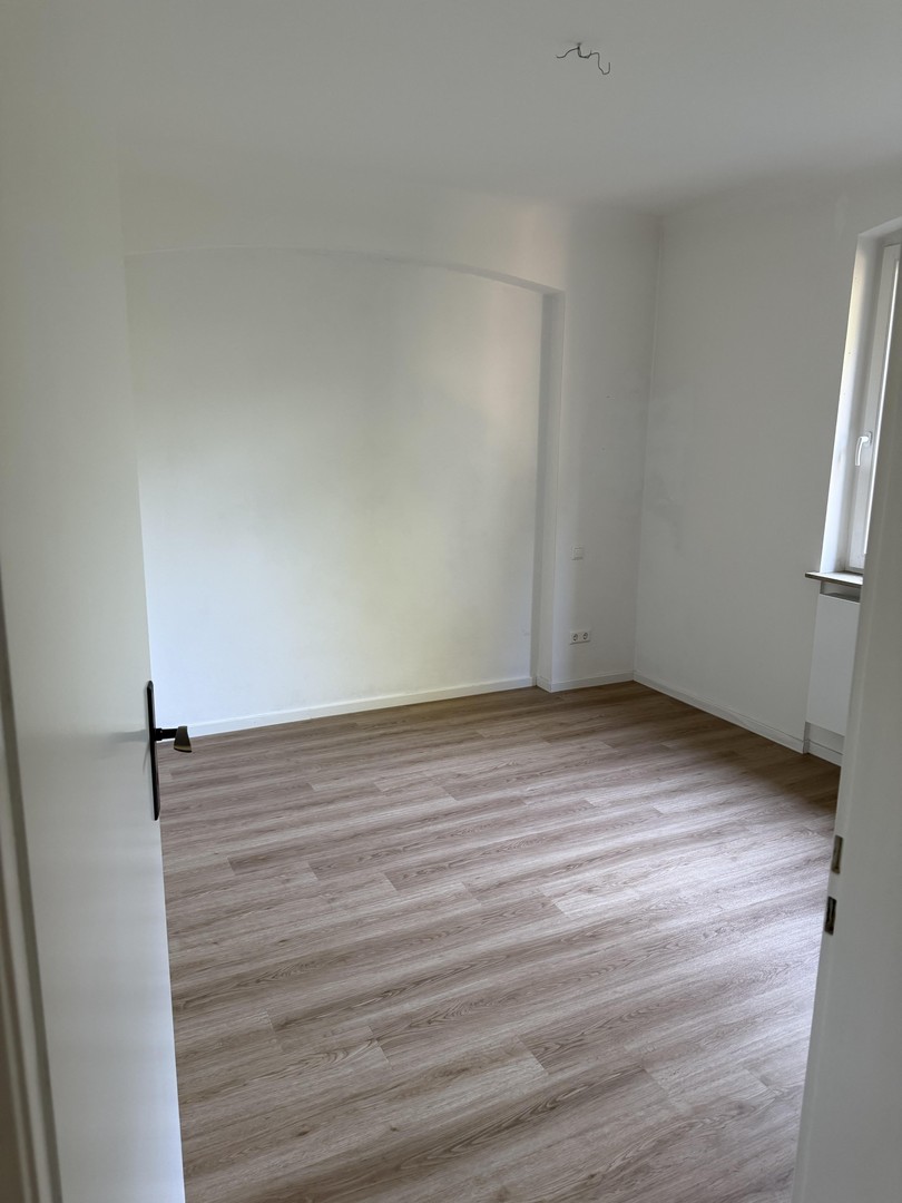 Ruhig & lichtdurchflutet – Altbau-Wohnung im Hinterhof – Stuttgart – Vorschaubild 9
