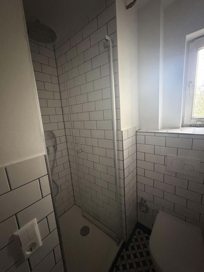 Ruhig & lichtdurchflutet – Altbau-Wohnung im Hinterhof – Stuttgart – Vorschaubild 12