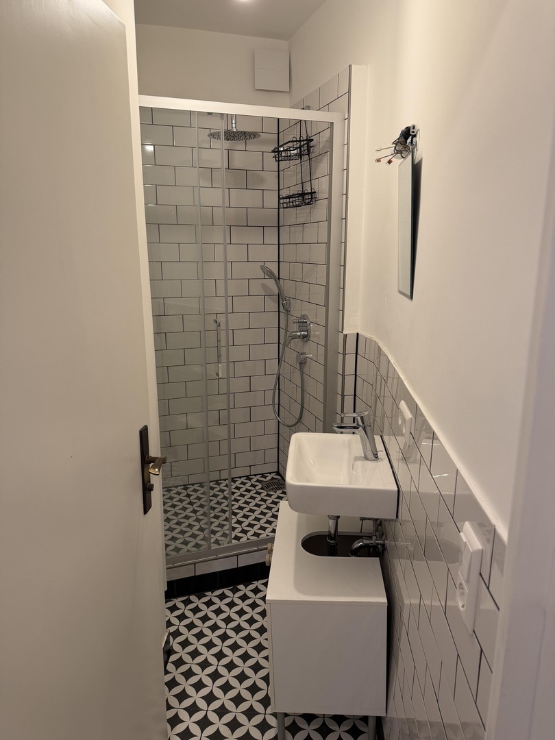 Ruhige Altbauwohnung mit eigenem Grün – Stuttgart – Vorschaubild 2