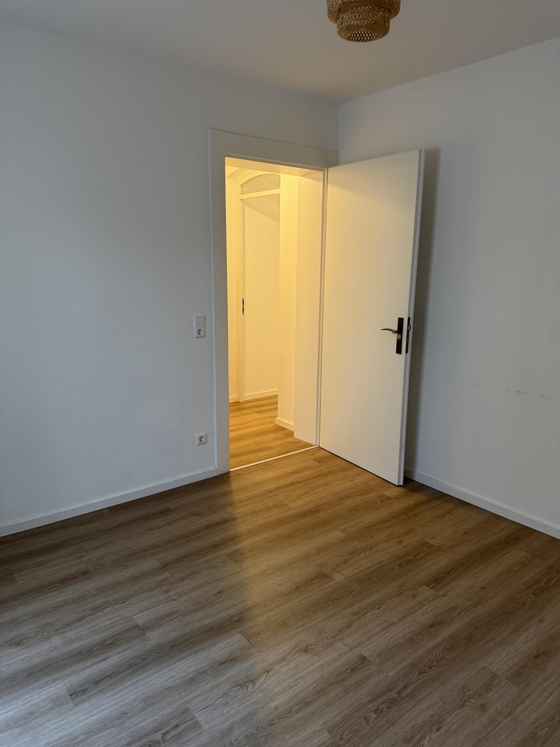 Ruhige Altbauwohnung mit eigenem Grün – Stuttgart – Vorschaubild 7