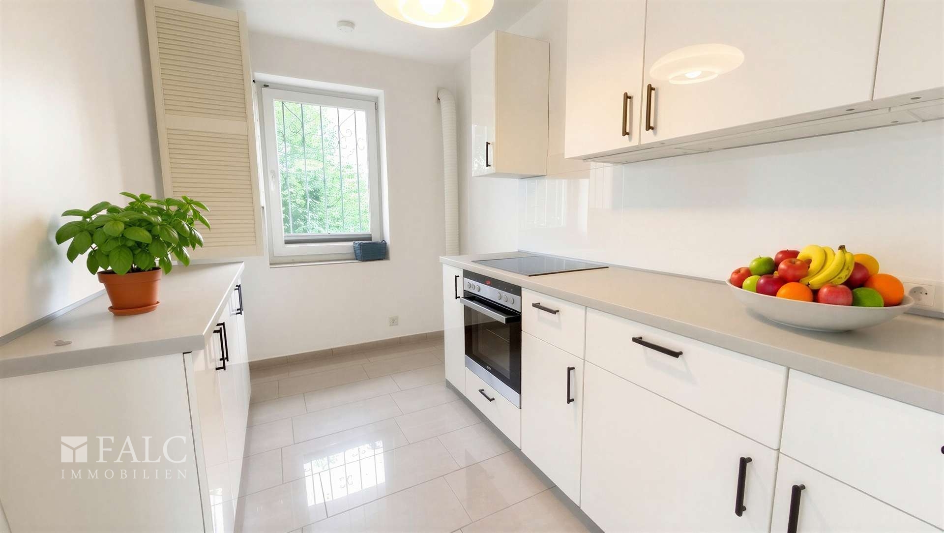 Stilvolle Maisonette-Wohnung mit zwei Balkonen und Kamin in begehrter Lage von Düsseldorf – Düsseldorf – Vorschaubild 4