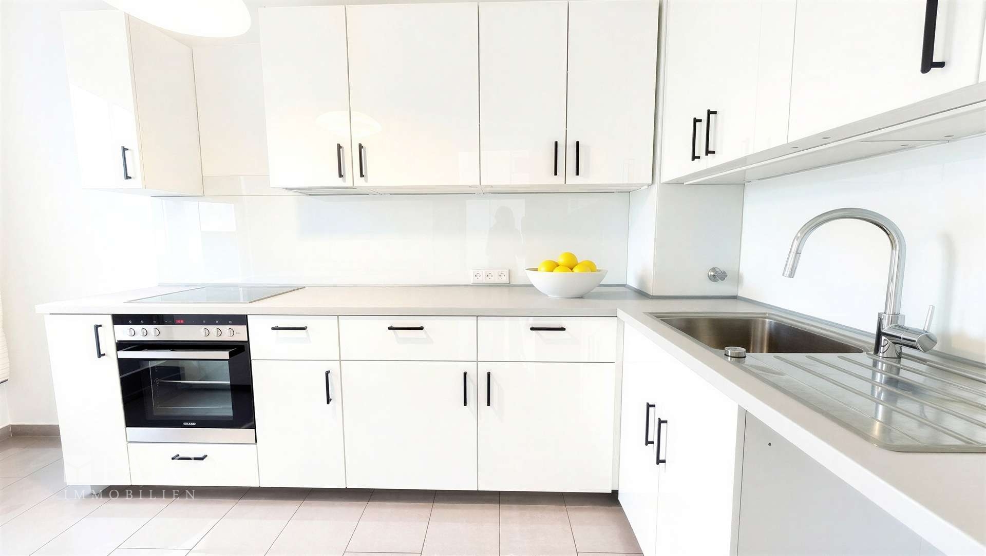 Stilvolle Maisonette-Wohnung mit zwei Balkonen und Kamin in begehrter Lage von Düsseldorf – Düsseldorf – Vorschaubild 5