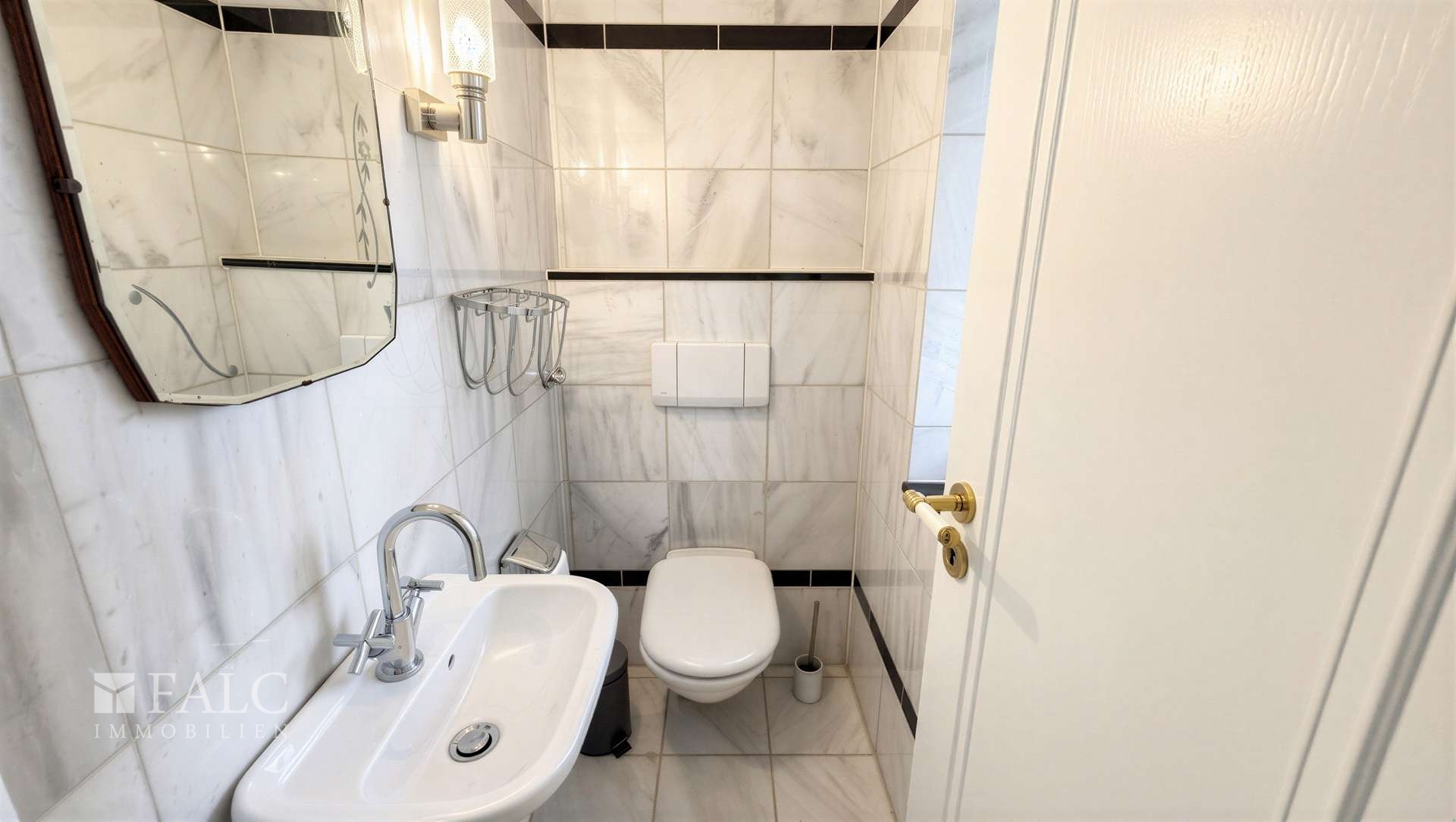 Stilvolle Maisonette-Wohnung mit zwei Balkonen und Kamin in begehrter Lage von Düsseldorf – Düsseldorf – Vorschaubild 6