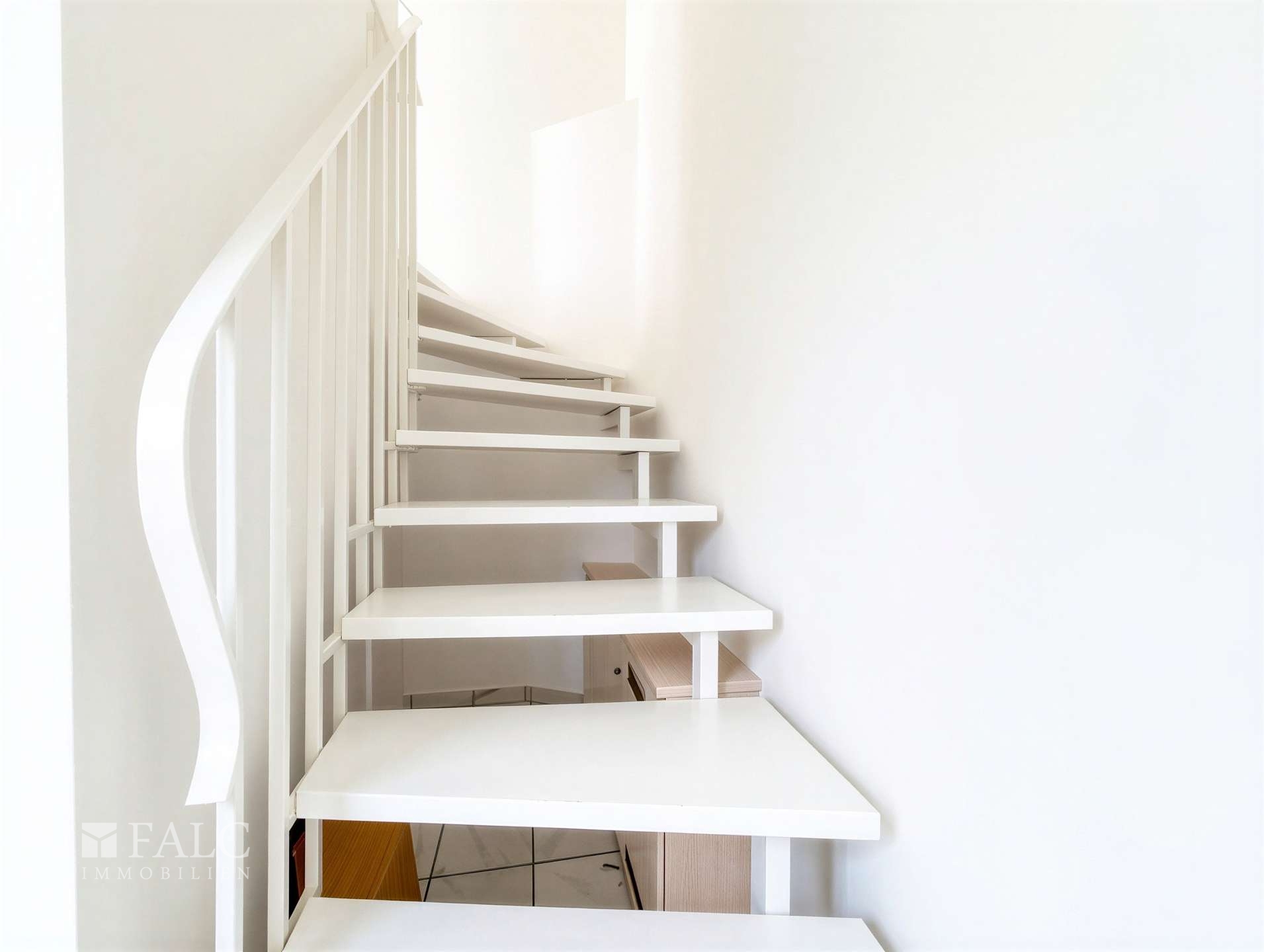 Stilvolle Maisonette-Wohnung mit zwei Balkonen und Kamin in begehrter Lage von Düsseldorf – Düsseldorf – Vorschaubild 7