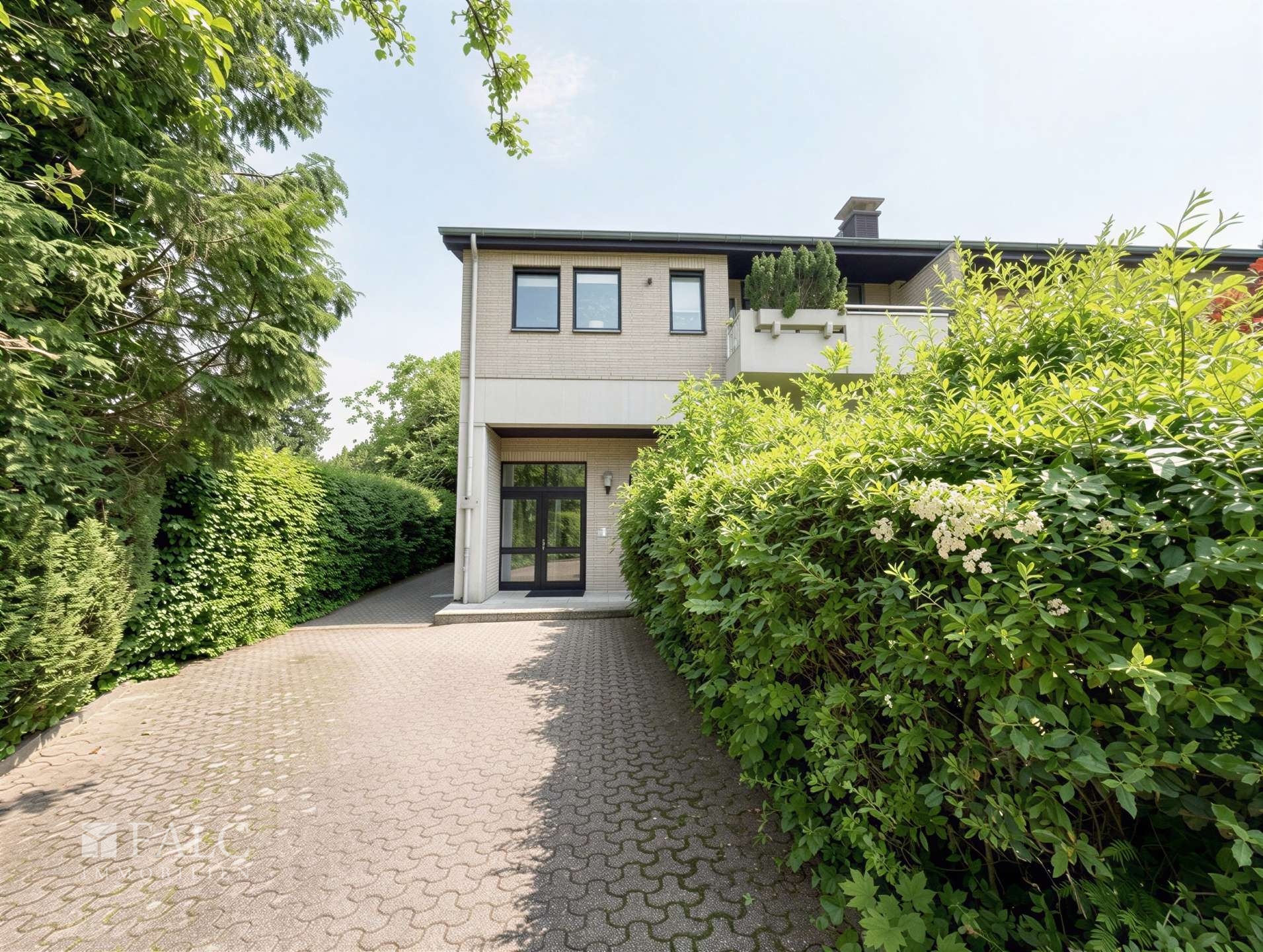 Stilvolle Maisonette-Wohnung mit zwei Balkonen und Kamin in begehrter Lage von Düsseldorf – Düsseldorf – Vorschaubild 14