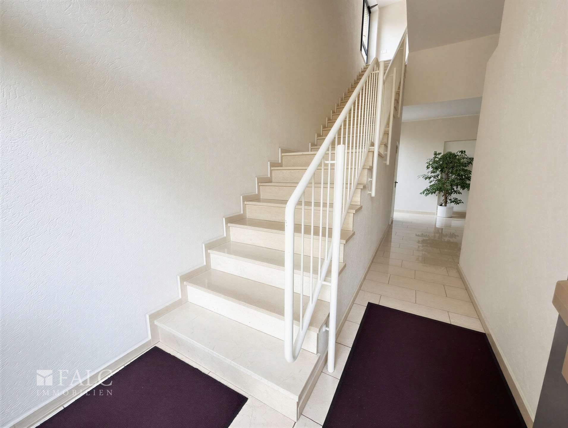 Stilvolle Maisonette-Wohnung mit zwei Balkonen und Kamin in begehrter Lage von Düsseldorf – Düsseldorf – Vorschaubild 16