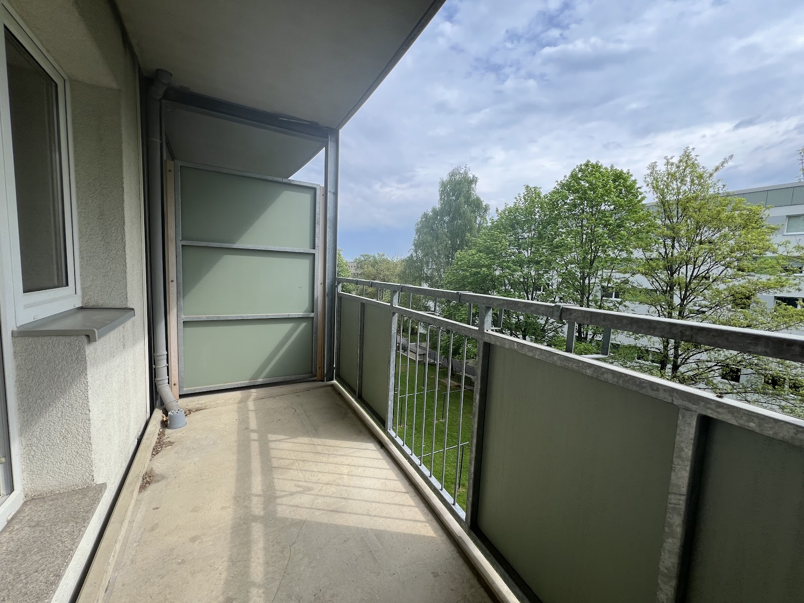 2-Zimmer-Wohnung bequem mit EINBAUKÜCHE – Chemnitz – Vorschaubild 3