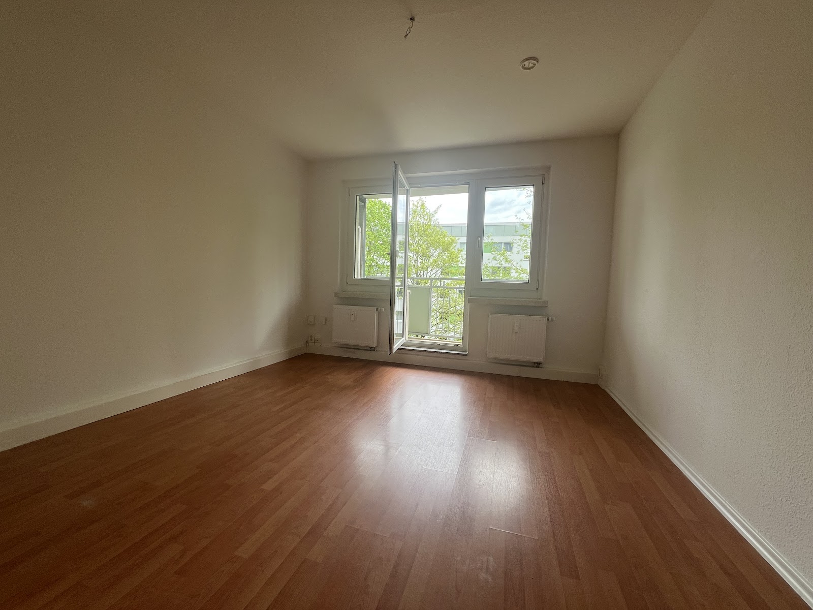 2-Zimmer-Wohnung bequem mit EINBAUKÜCHE – Chemnitz – Vorschaubild 11