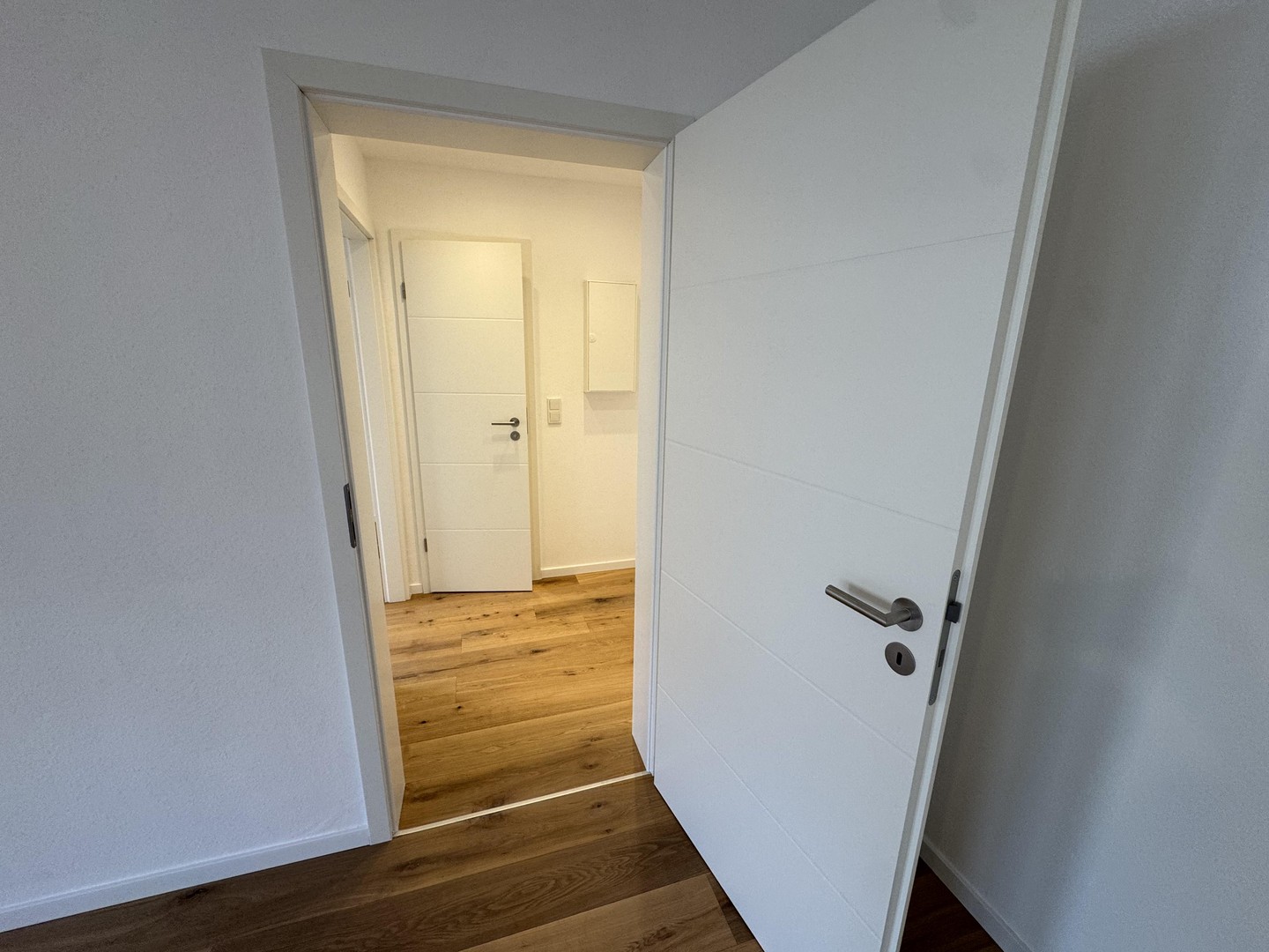 Mitten in Köln: Hochwertig kernsanierte Wohnung mit eigenem Parkplatz – Köln – Vorschaubild 3