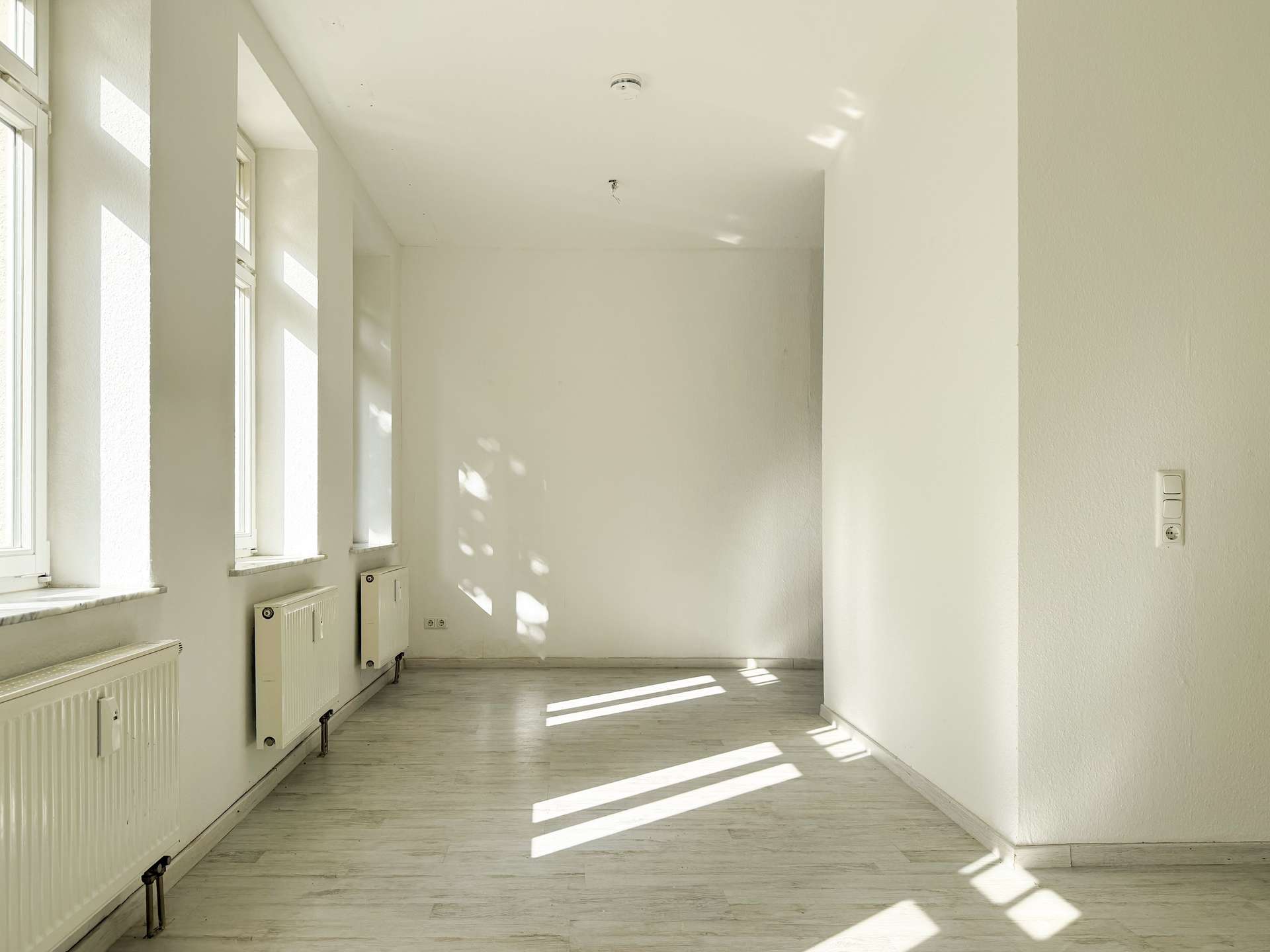 Bezugsfrei nahe Clara-Park: 1-Zimmer-Apartment mit EBK und Aufzug in ruhiger, grüner Lage – Leipzig – Vorschaubild 7