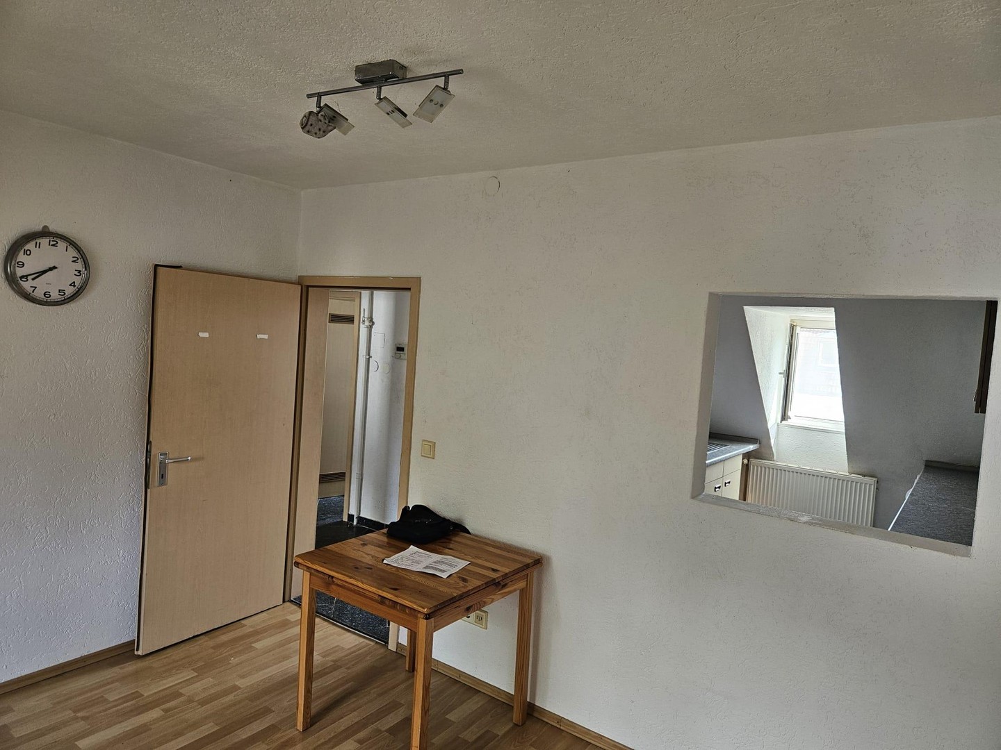 Kapitalanage oder Selbstnutzung: 2,5-Zimmer-Dachgeschosswohnung in Stuttgart (Ohne Makler) – Stuttgart – Vorschaubild 2