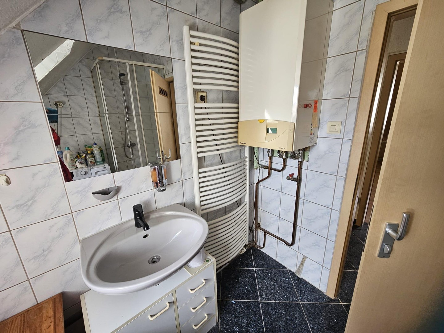 Kapitalanage oder Selbstnutzung: 2,5-Zimmer-Dachgeschosswohnung in Stuttgart (Ohne Makler) – Stuttgart – Vorschaubild 11