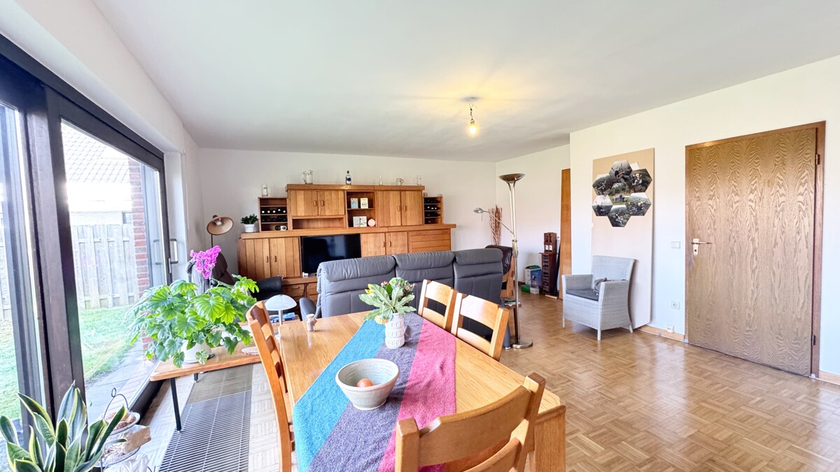 Zweiparteienhaus mit Garten und Doppelgarage in Neuenhaus – Neuenhaus – Vorschaubild 3
