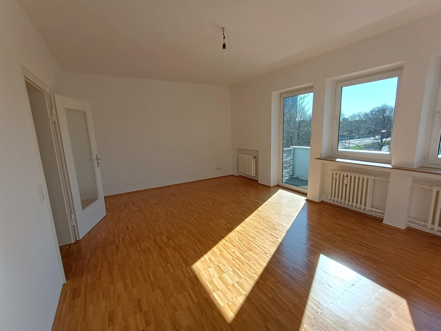 3 Zimmer Wohnung mit Echtholz-Parkett - Blick auf Westfalenpark inklusive – Dortmund – Vorschaubild 2