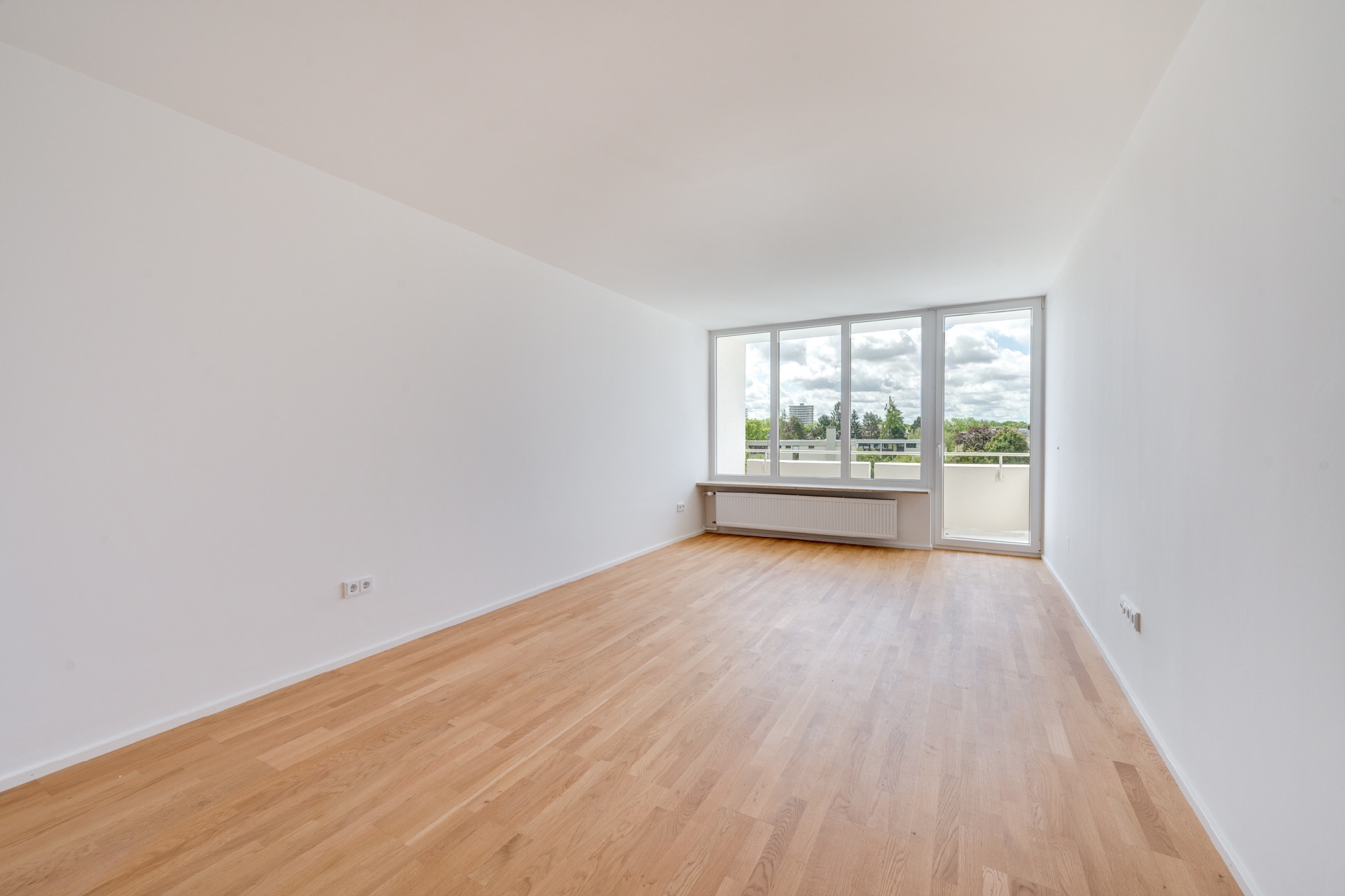 AIGNER - Frisch sanierte Maisonettewohnung mit Süd-Loggia in Milbertshofen