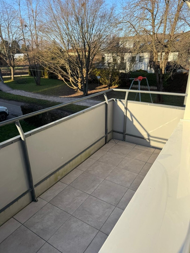 Modernes Wohnen: Helle 2-Zimmer-Wohnung mit sonnigem Balkon in Stuttgart-Stammheim