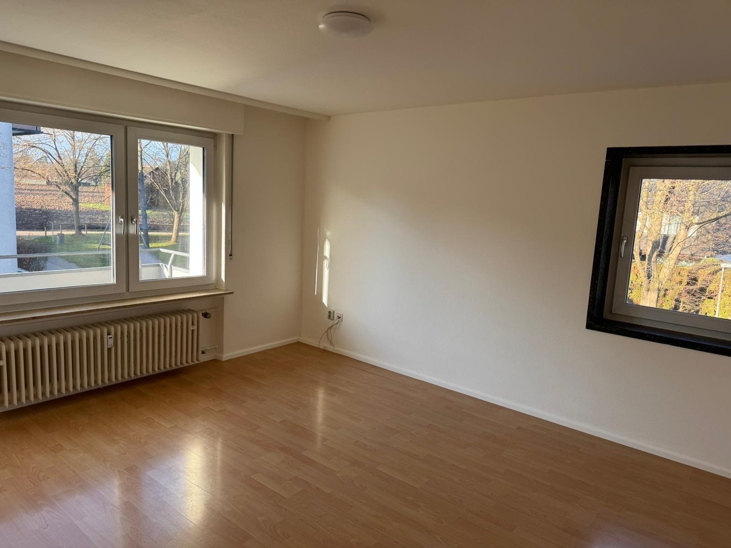 Modernes Wohnen: Helle 2-Zimmer-Wohnung mit sonnigem Balkon in Stuttgart-Stammheim – Stuttgart – Vorschaubild 2