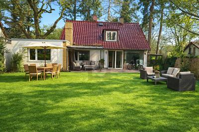 CHARMANTES ZUHAUSE MIT GROßEM GARTEN – Berlin-Rosenthal – Bild 1 von 5