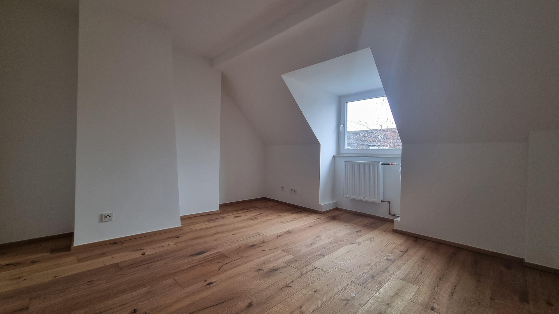 LEERSTEHENDE KERNSANIERTE 2 ZKB DG-WOHNUNG, NOBILIA-EBK UND KELLER IN RUHIGER LAGE OHNE PROVISION – Köln – Vorschaubild 5