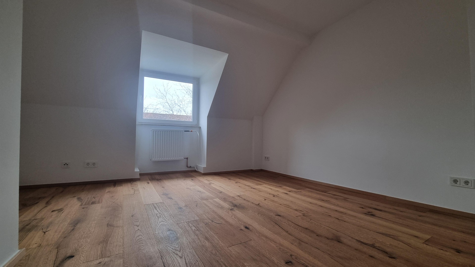 LEERSTEHENDE KERNSANIERTE 2 ZKB DG-WOHNUNG, NOBILIA-EBK UND KELLER IN RUHIGER LAGE OHNE PROVISION – Köln – Vorschaubild 6