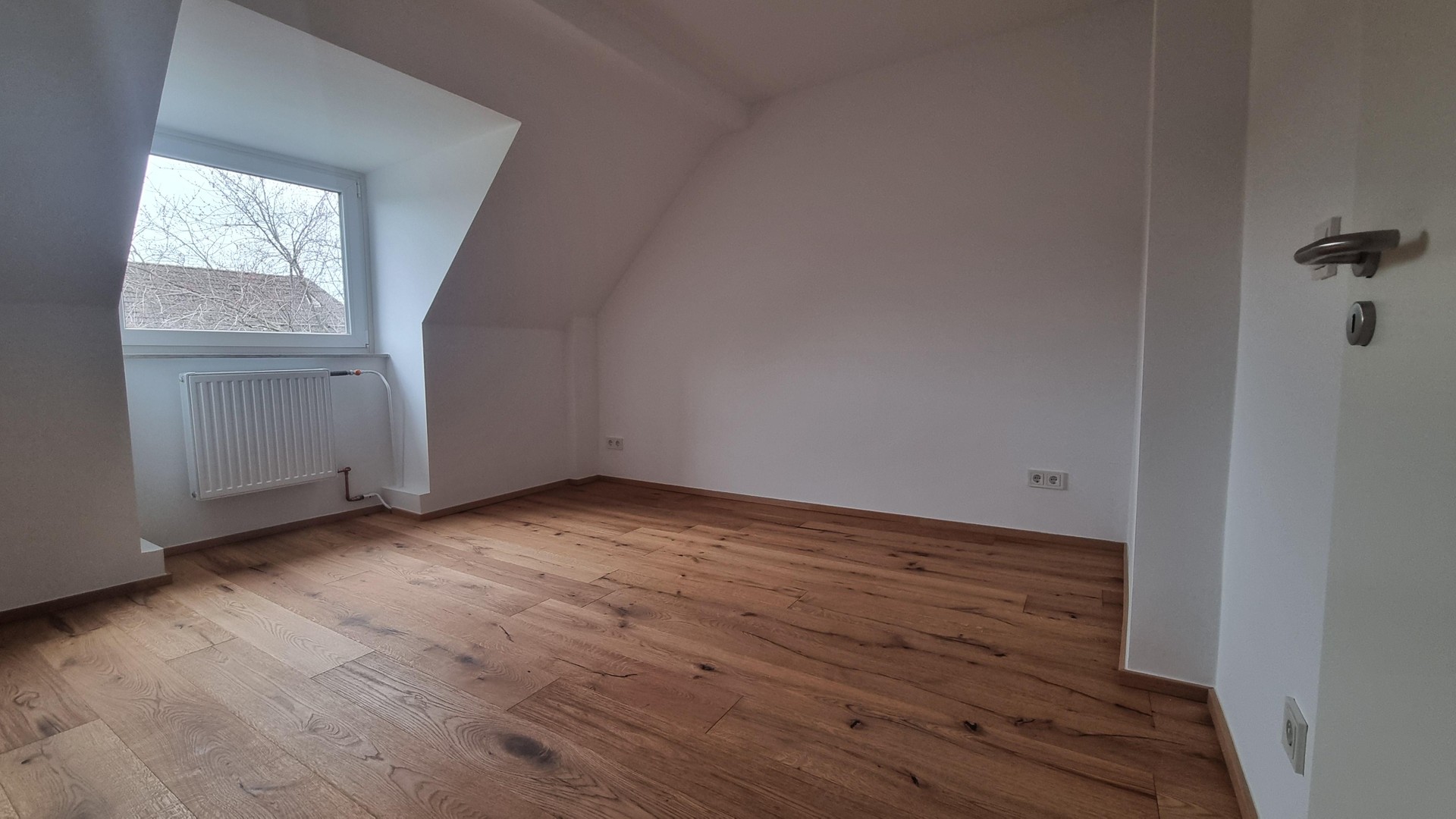 LEERSTEHENDE KERNSANIERTE 2 ZKB DG-WOHNUNG, NOBILIA-EBK UND KELLER IN RUHIGER LAGE OHNE PROVISION – Köln – Vorschaubild 9