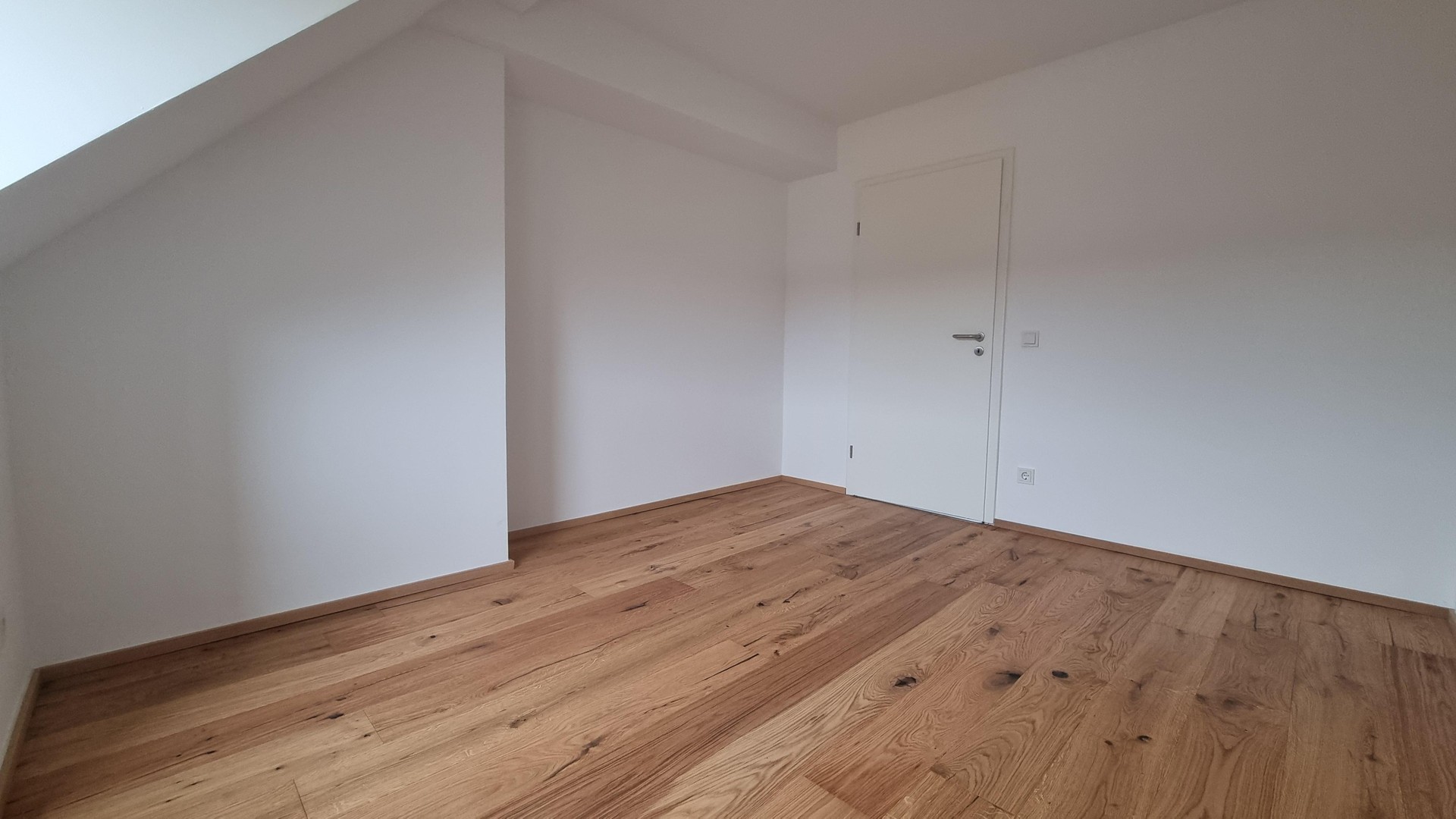 LEERSTEHENDE KERNSANIERTE 2 ZKB DG-WOHNUNG, NOBILIA-EBK UND KELLER IN RUHIGER LAGE OHNE PROVISION – Köln – Vorschaubild 10