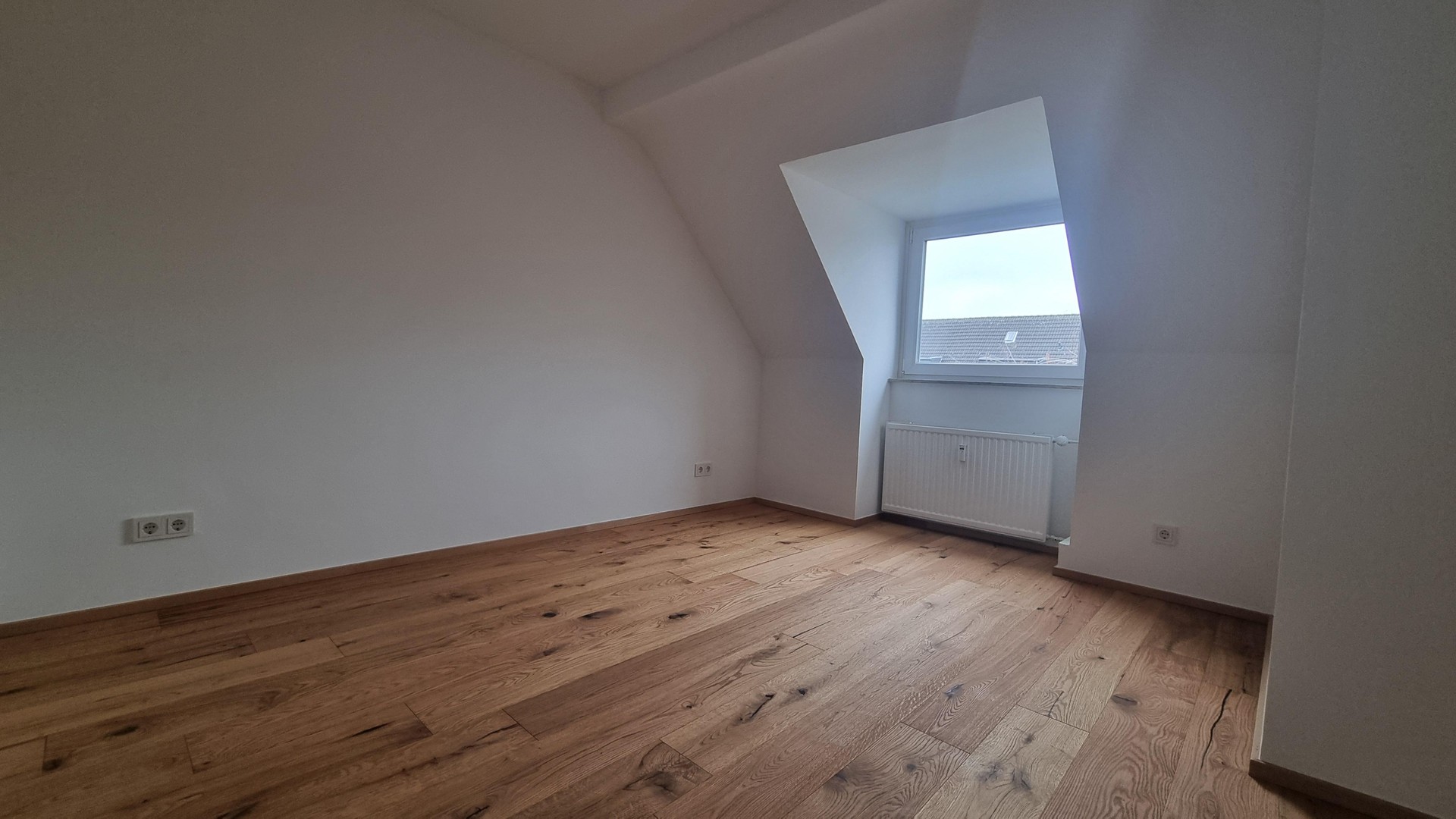 LEERSTEHENDE KERNSANIERTE 2 ZKB DG-WOHNUNG, NOBILIA-EBK UND KELLER IN RUHIGER LAGE OHNE PROVISION – Köln – Vorschaubild 11