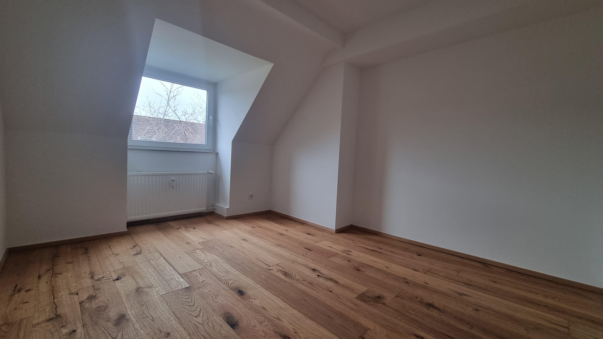 LEERSTEHENDE KERNSANIERTE 2 ZKB DG-WOHNUNG, NOBILIA-EBK UND KELLER IN RUHIGER LAGE OHNE PROVISION – Köln – Vorschaubild 12