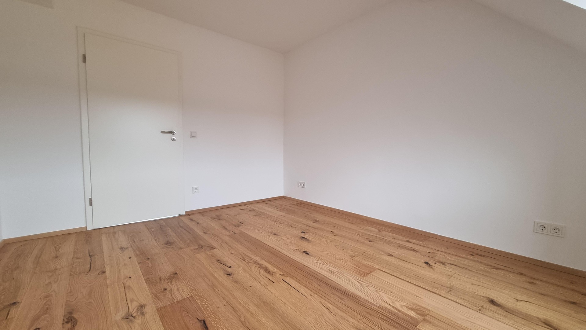 LEERSTEHENDE KERNSANIERTE 2 ZKB DG-WOHNUNG, NOBILIA-EBK UND KELLER IN RUHIGER LAGE OHNE PROVISION – Köln – Vorschaubild 13