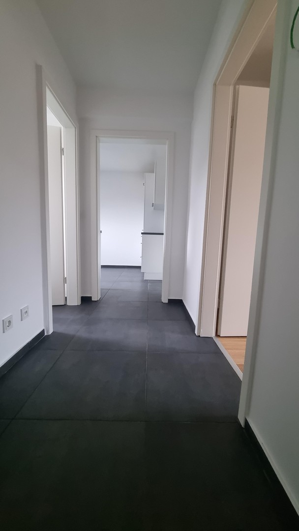 LEERSTEHENDE KERNSANIERTE 2 ZKB DG-WOHNUNG, NOBILIA-EBK UND KELLER IN RUHIGER LAGE OHNE PROVISION – Köln – Vorschaubild 18
