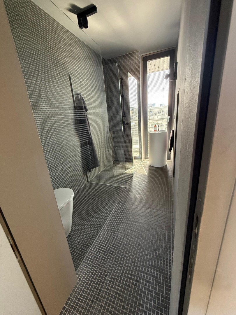 Modernes Penthouse-Loft in Berlin-Mitte direkt an der Spree – Berlin – Vorschaubild 5