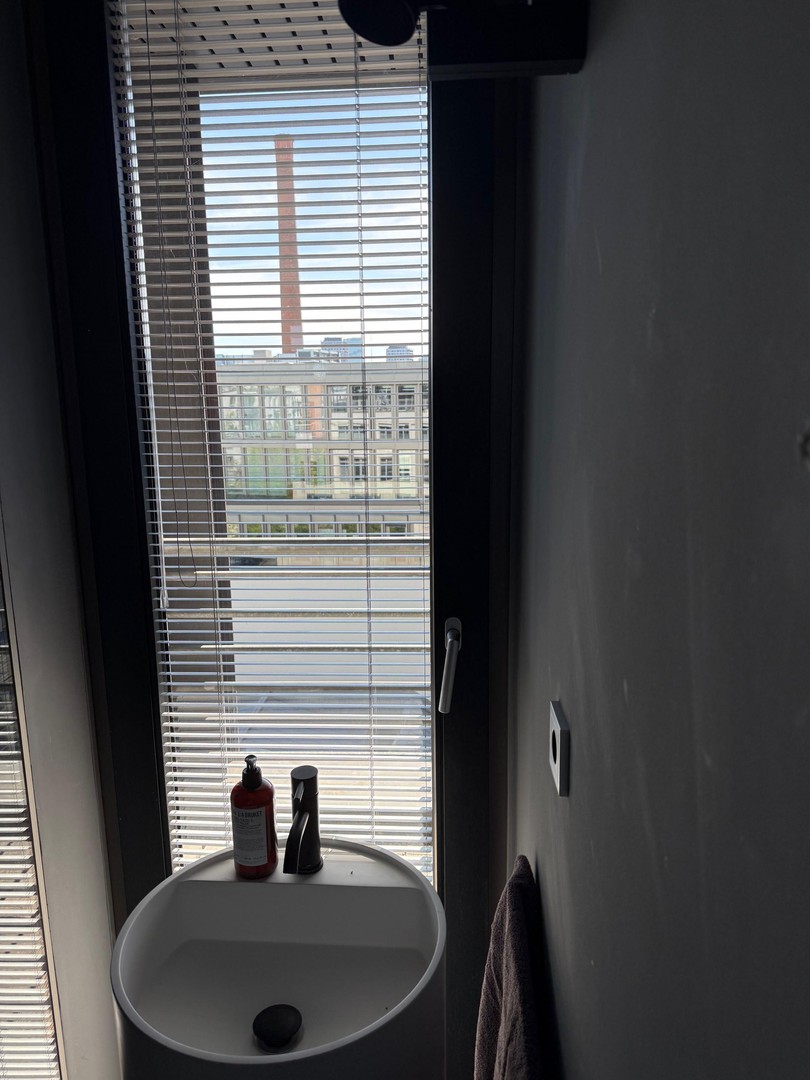 Modernes Penthouse-Loft in Berlin-Mitte direkt an der Spree – Berlin – Vorschaubild 6