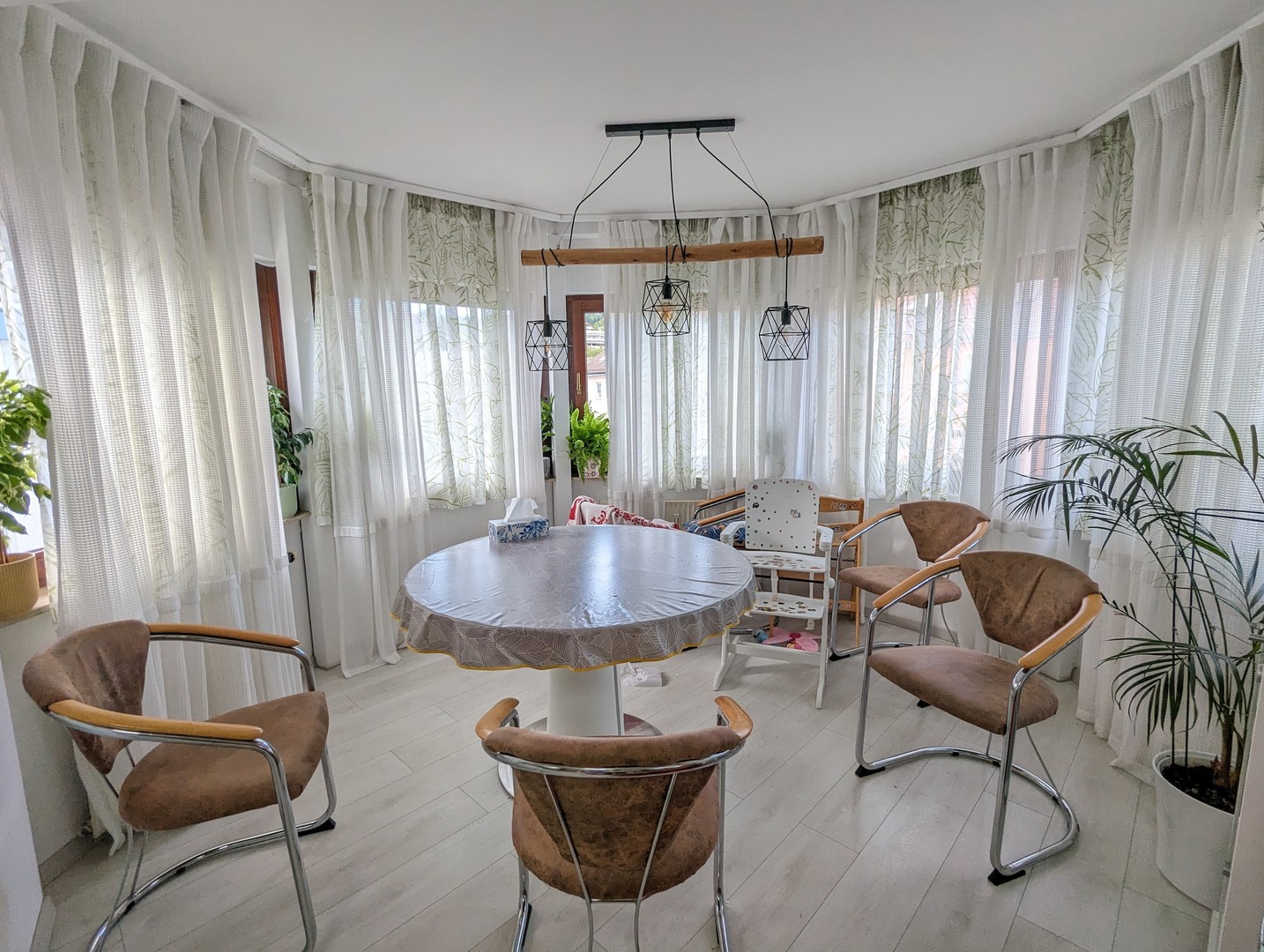 gepflegte 4-Zimmer-Maisonette-Wohnung mit Balkon, Küche und Tiefgarage – Pforzheim – Vorschaubild 4
