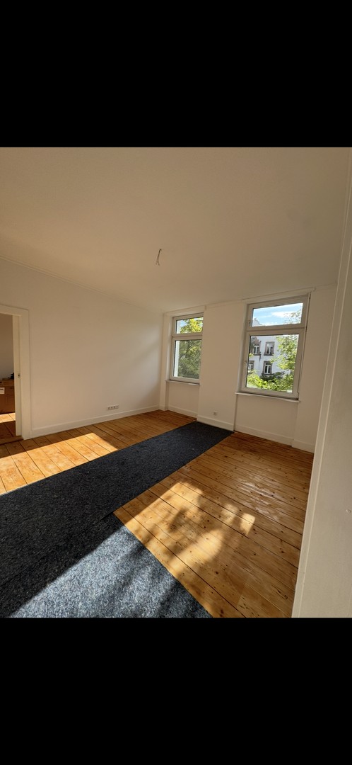 Hochwertig sanierte 4-Zimmer-Altbauwohnung mit EBK und Balkon in Bestlage des Johannesviertels