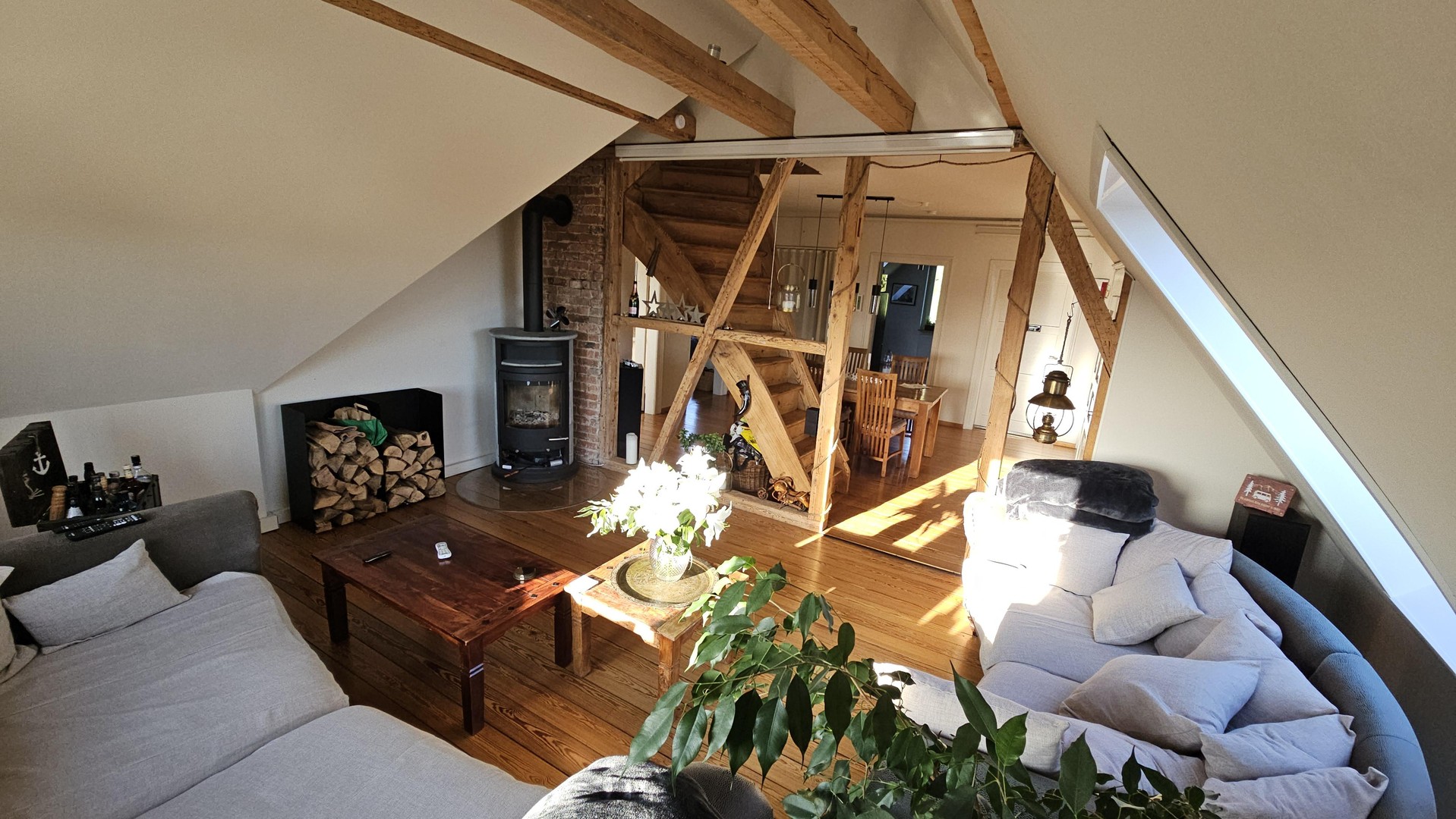 Einzigartiges Wohnjuwel am Weinberg: Maisonette-Wohnung mit Panoramablick in Stuttgart-Untertürkheim – Stuttgart – Vorschaubild 12