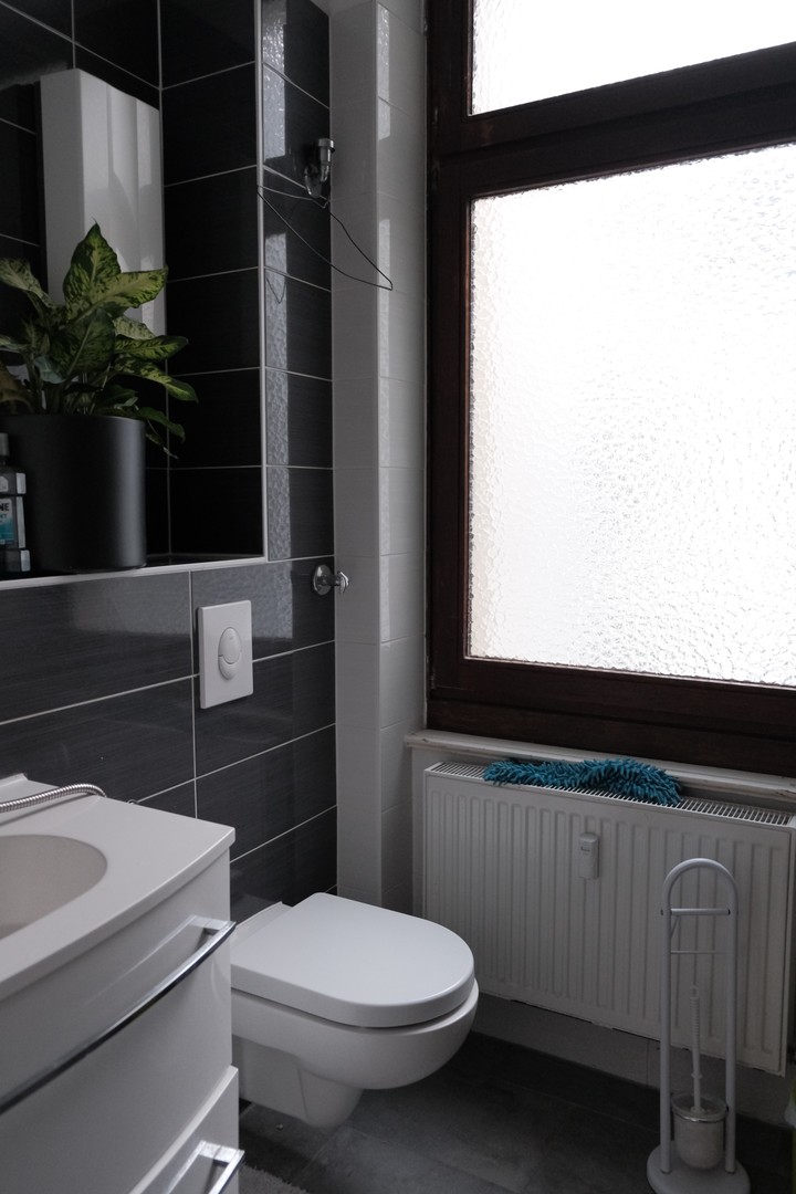 Bezugsfreie 3-Zimmer-Altbauwohnung mit Charme im 4. OG – saniert, mit Wohnküche – Berlin – Vorschaubild 10